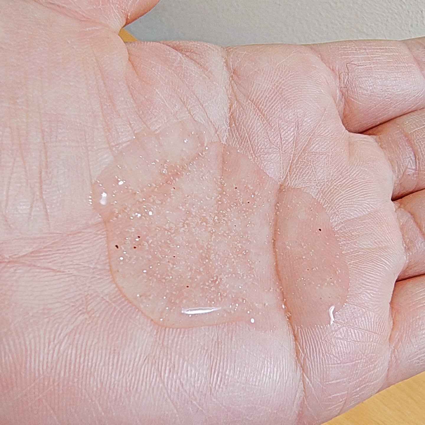 スクラブボディウォッシュ フラワーマーケット ホワイトチューリップ/LUV SCENT/ボディスクラブを使ったクチコミ（3枚目）