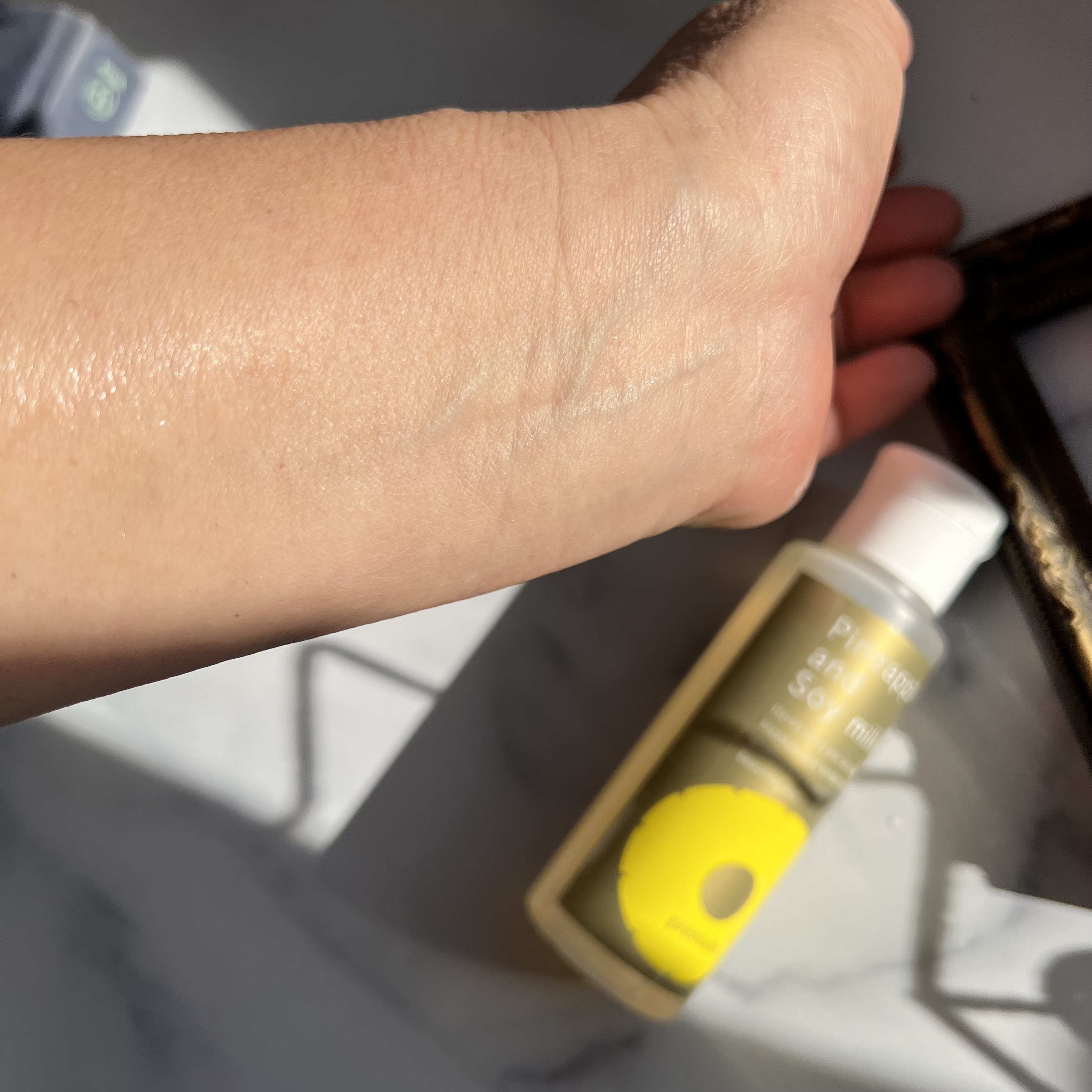 パイナップル豆乳ローションプレミアム/鈴木ハーブ研究所/ボディローションを使ったクチコミ（3枚目）