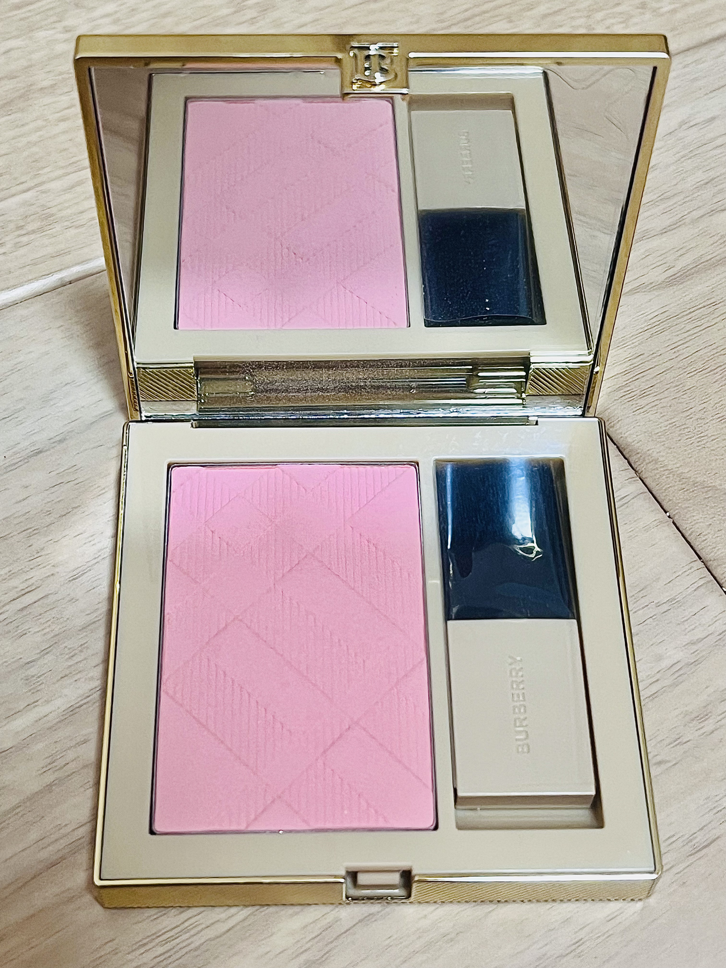 バーバリー アウトドア ブラッシュ /Burberry Beauty/パウダーチークを使ったクチコミ（1枚目）