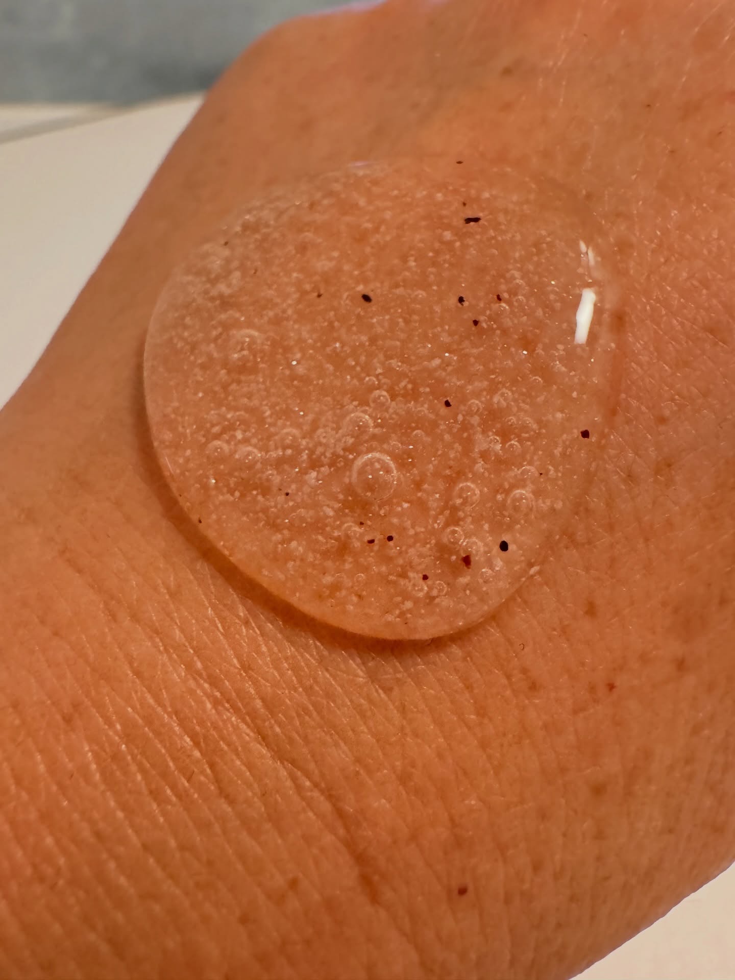 スクラブボディウォッシュ フラワーマーケット ホワイトチューリップ/LUV SCENT/ボディスクラブを使ったクチコミ（3枚目）