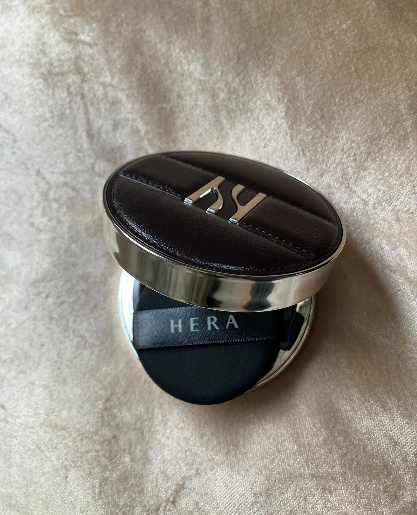 ブラック クッション ファンデーション 23N1 ベージュ/HERA/クッションファンデーションを使ったクチコミ（1枚目）