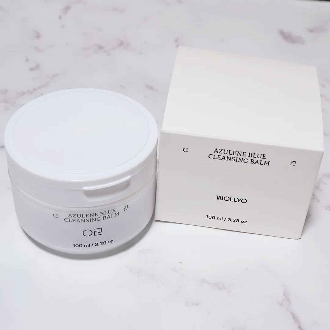 原料工房
　
・黒ずみ毛穴ごっそりケア
・とろけるメイク落とし
・角質オフで、つるんとたまご肌へ

肌に伸ばしやすいなめらかなバーム質感の
クレンジングです♪

指先で優しくマッサージをしながら
バームを顔に広げます◎
柔らかいテクスチャー