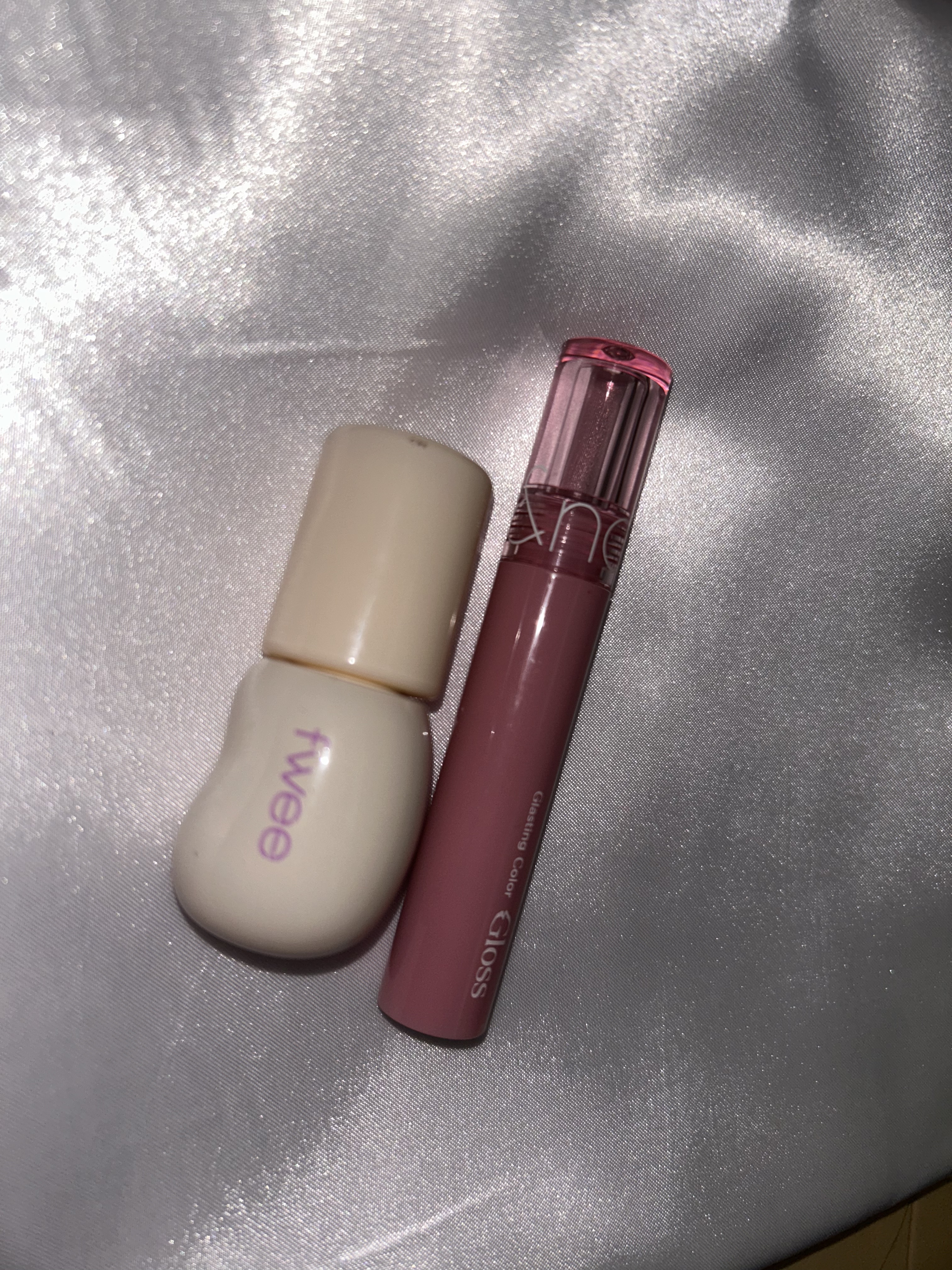 フィー 3Dチェインジンググロス 02 シーンラベンダー/fwee/リップグロスを使ったクチコミ（1枚目）