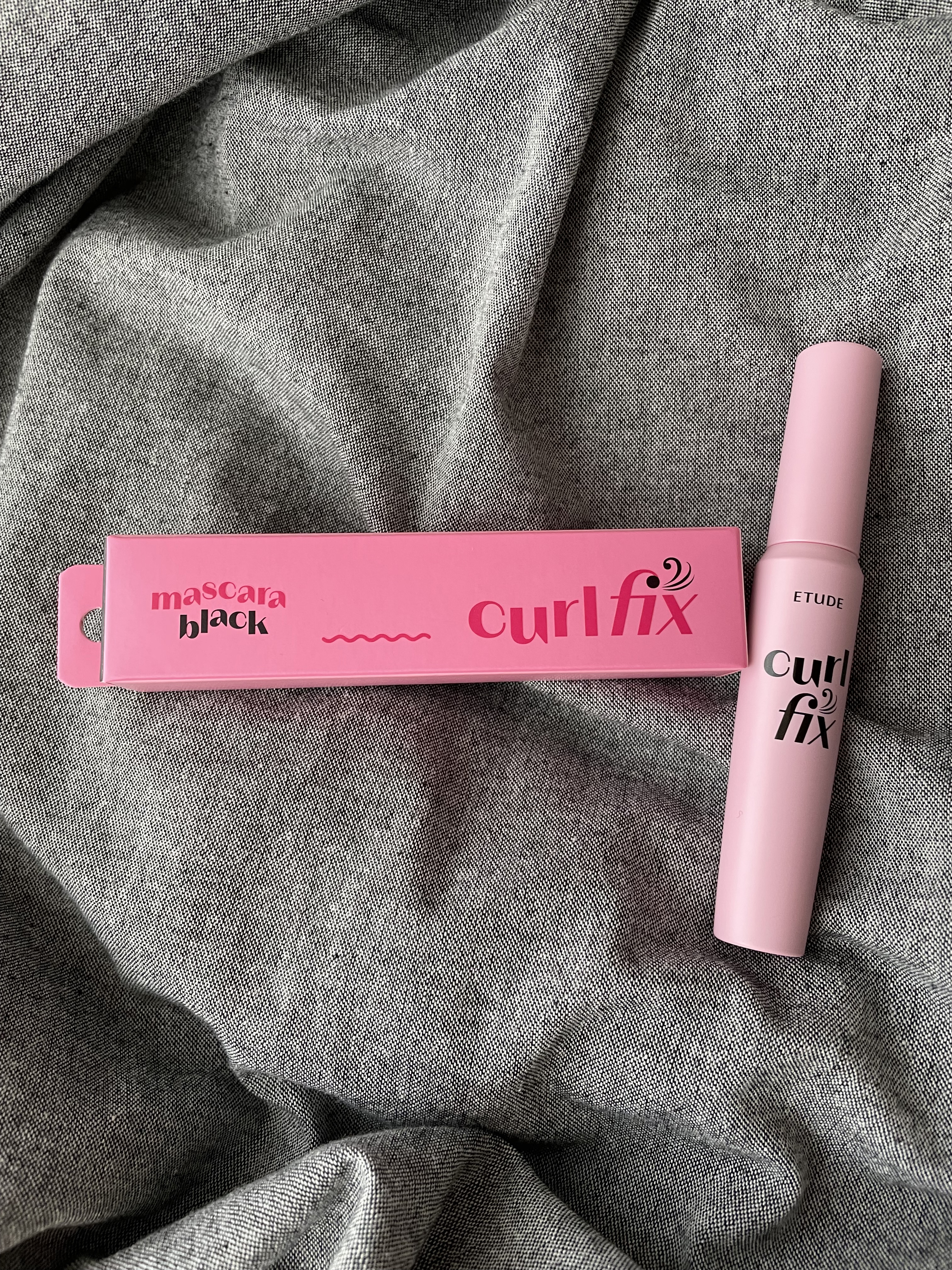 ETUDE
カールフィックスマスカラ
ブラック
〈マスカラ〉
8g



使い切りました！
たぶん！


これは確か1+1で購入したので
まだストックあります！


でもめちゃくちゃ好きかと言われたら、、、

ちょっと液が減ってきたくらいの