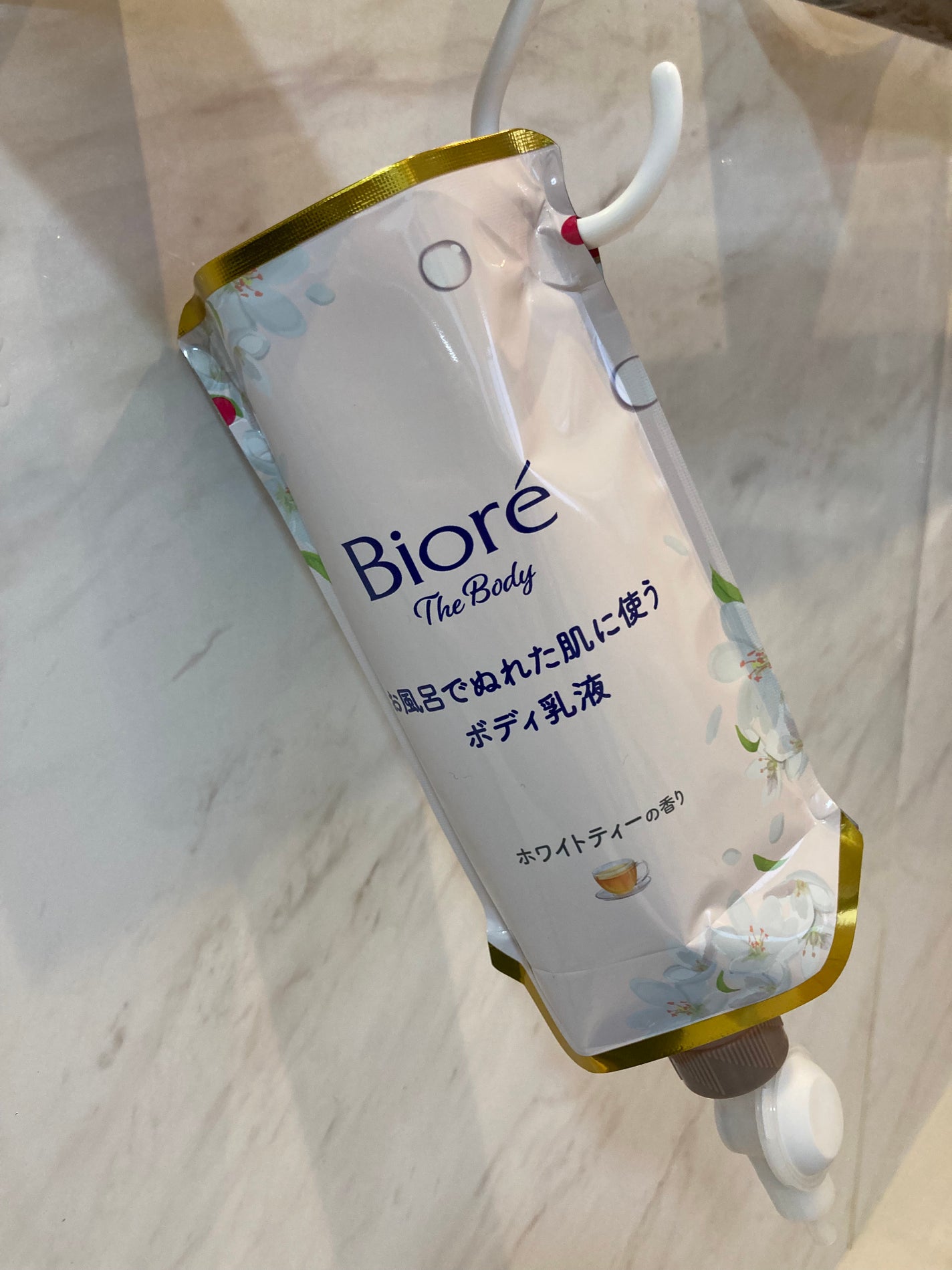 ビオレ ザ ボディ お風呂でぬれた肌に使うボディ乳液 肌しっとり ホワイトティーの香り/ビオレu/ボディミルクを使ったクチコミ(1枚目)