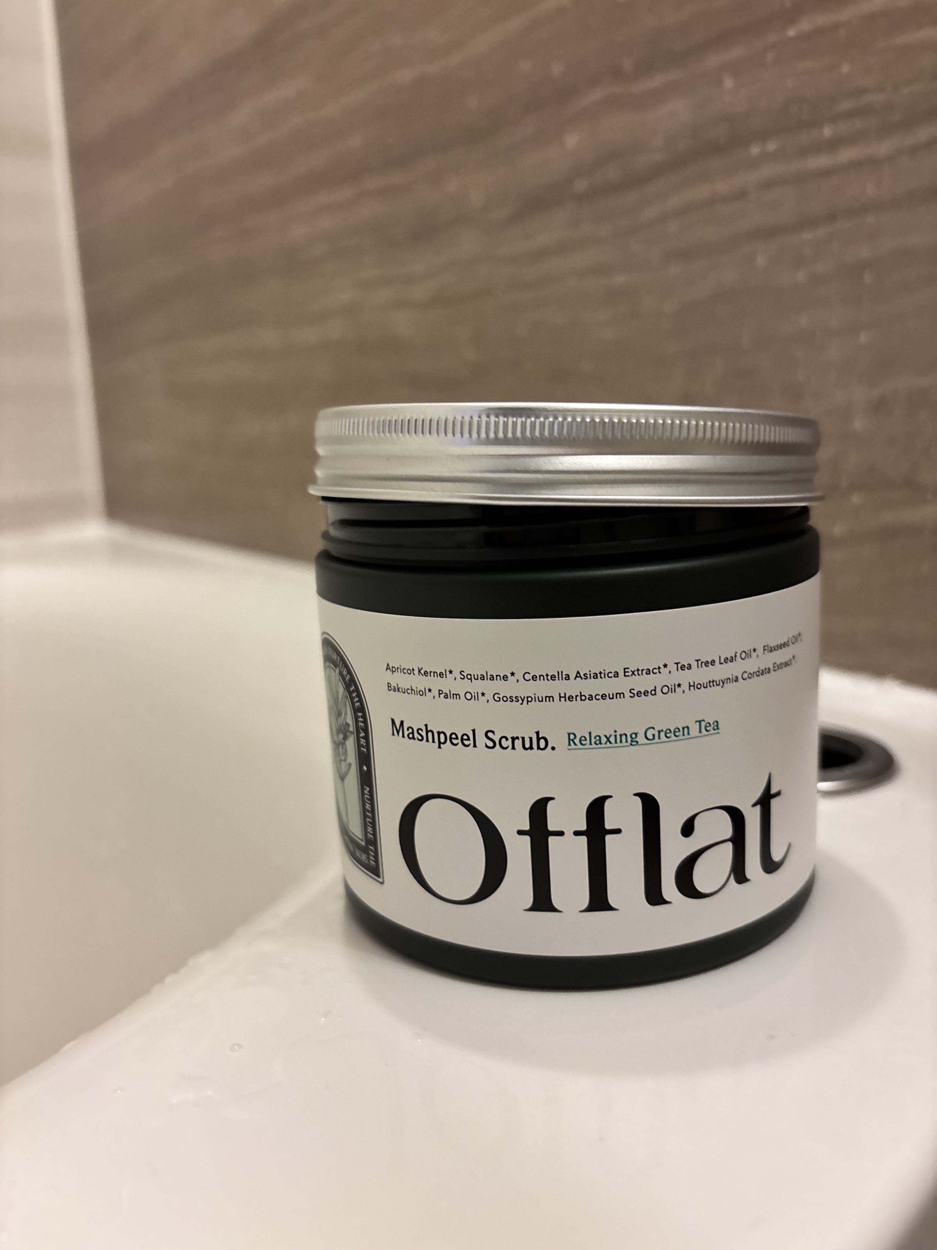 スクラブ・ボディソープ・入浴剤の3wayで使える全身ケアアイテム💚
なんと顔まで支えてしまう👏⌄̈⃝
また デリケートゾーンにも使えるやさしい処方なのだそうです😇
毎日の使用も可能なのも嬉しい💚

韓方と植物の恵み24種、3種のレチ