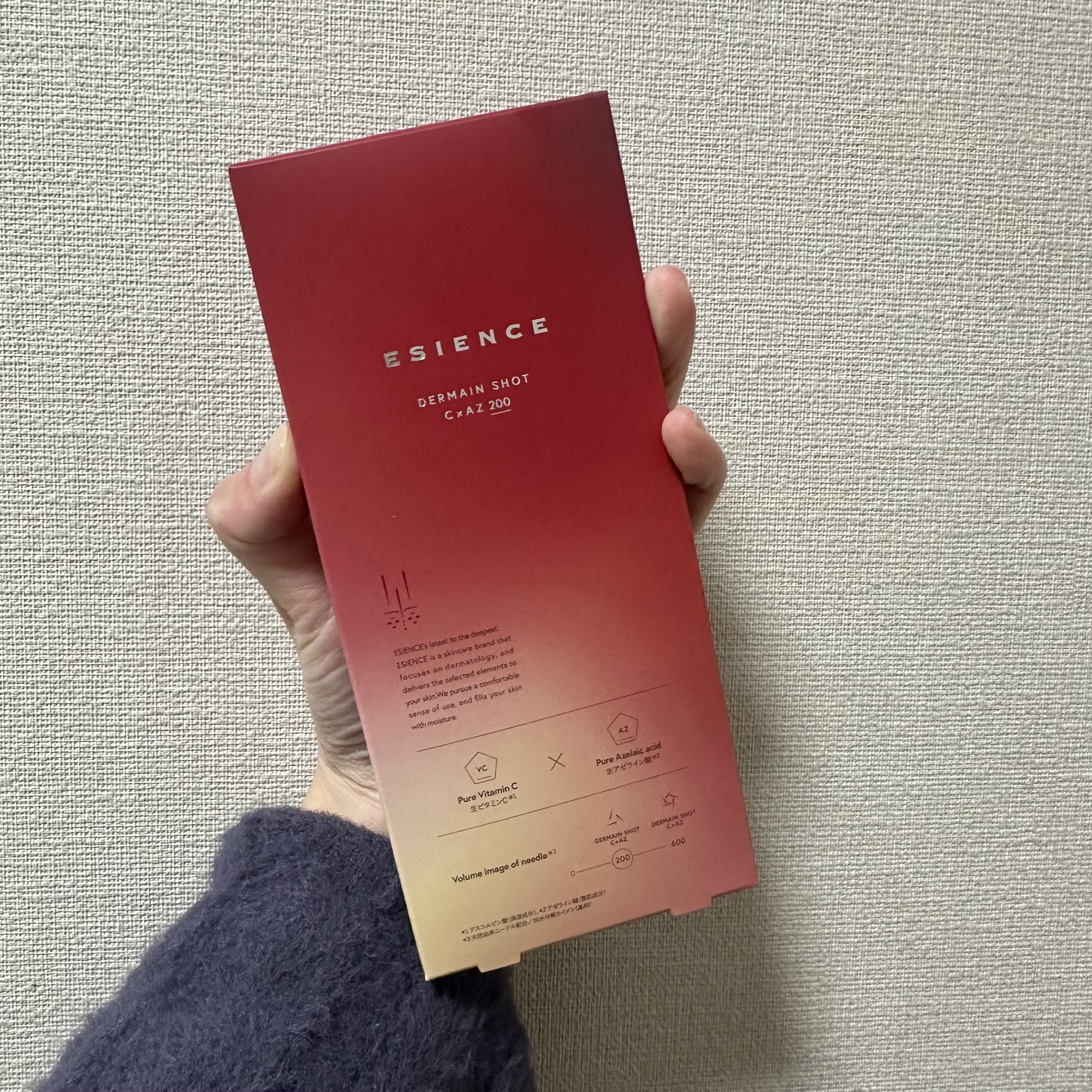 見た目は普通の美容液。
使用感がユニークです。
使用感が好みで、私のお気に入り。
肌なじみもいいし、使い切りで新鮮なものを使えるのもいい。

#PR
#ESIENCE #エシエンス #ダーマインショット200使用してみた
#ビタミンC #ダ