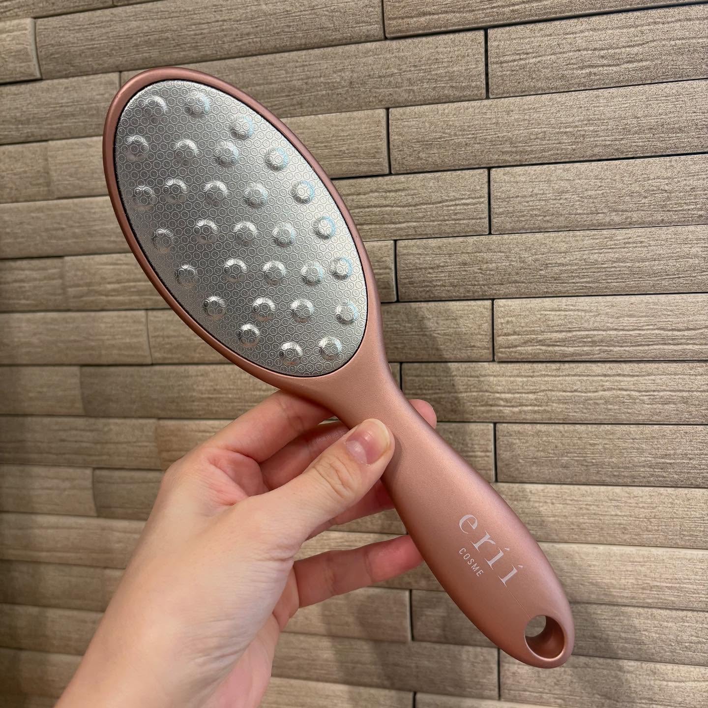 エリィ かかと削り ドッティ/ジュエル・コスメティックス/レッグ・フットケアを使ったクチコミ（2枚目）