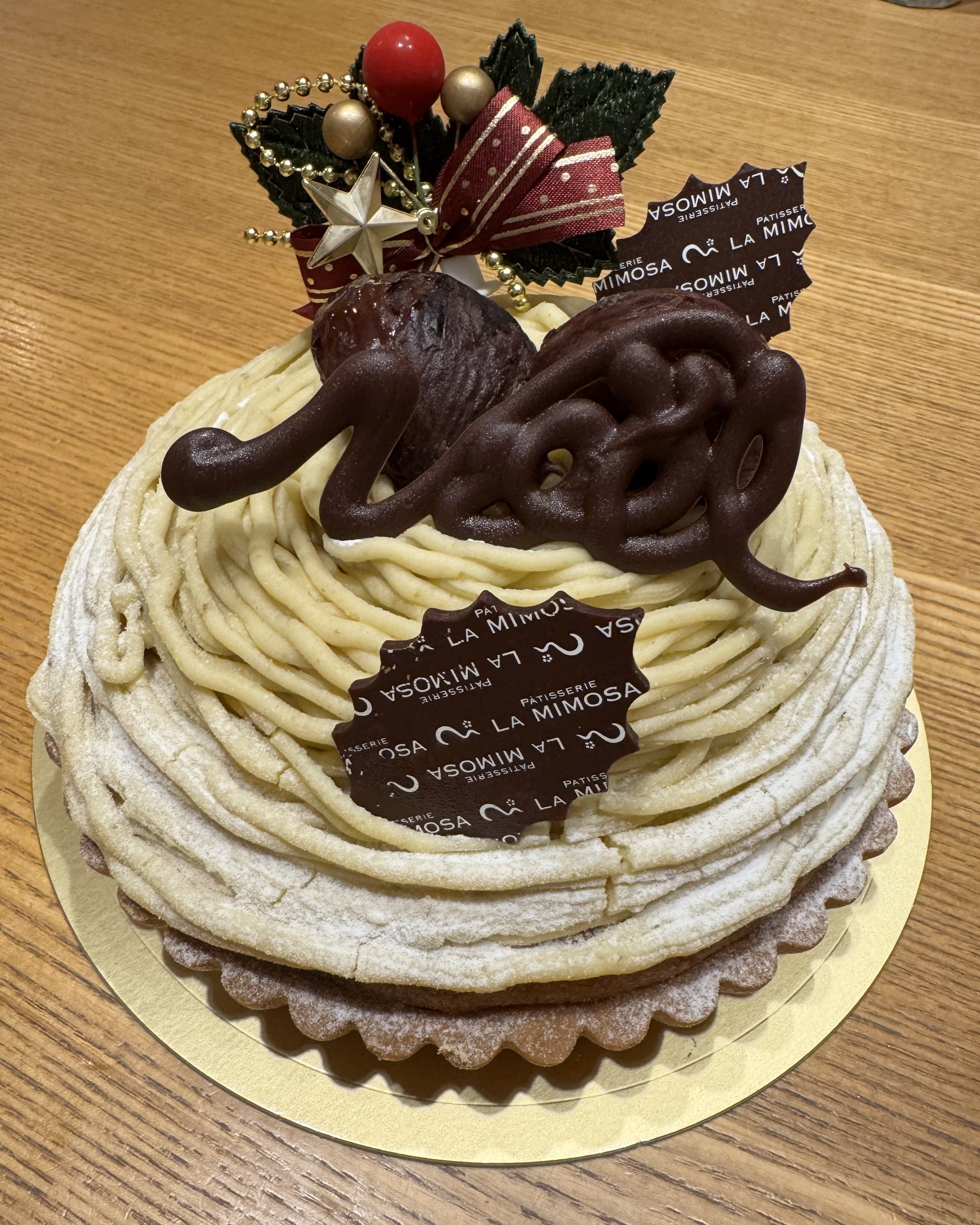 ✧*｡🎄𝐌𝐞𝐫𝐫𝐲𝐂𝐡𝐫𝐢𝐬𝐭𝐦𝐚𝐬🎄✧*｡

急遽ケーキ買うことにしたら普通のケーキは売り切れだったみたいでモンブラン🌰だけあったみたい！

わたしモンブランって意外とほとんど食べたことなかったんだけどめ