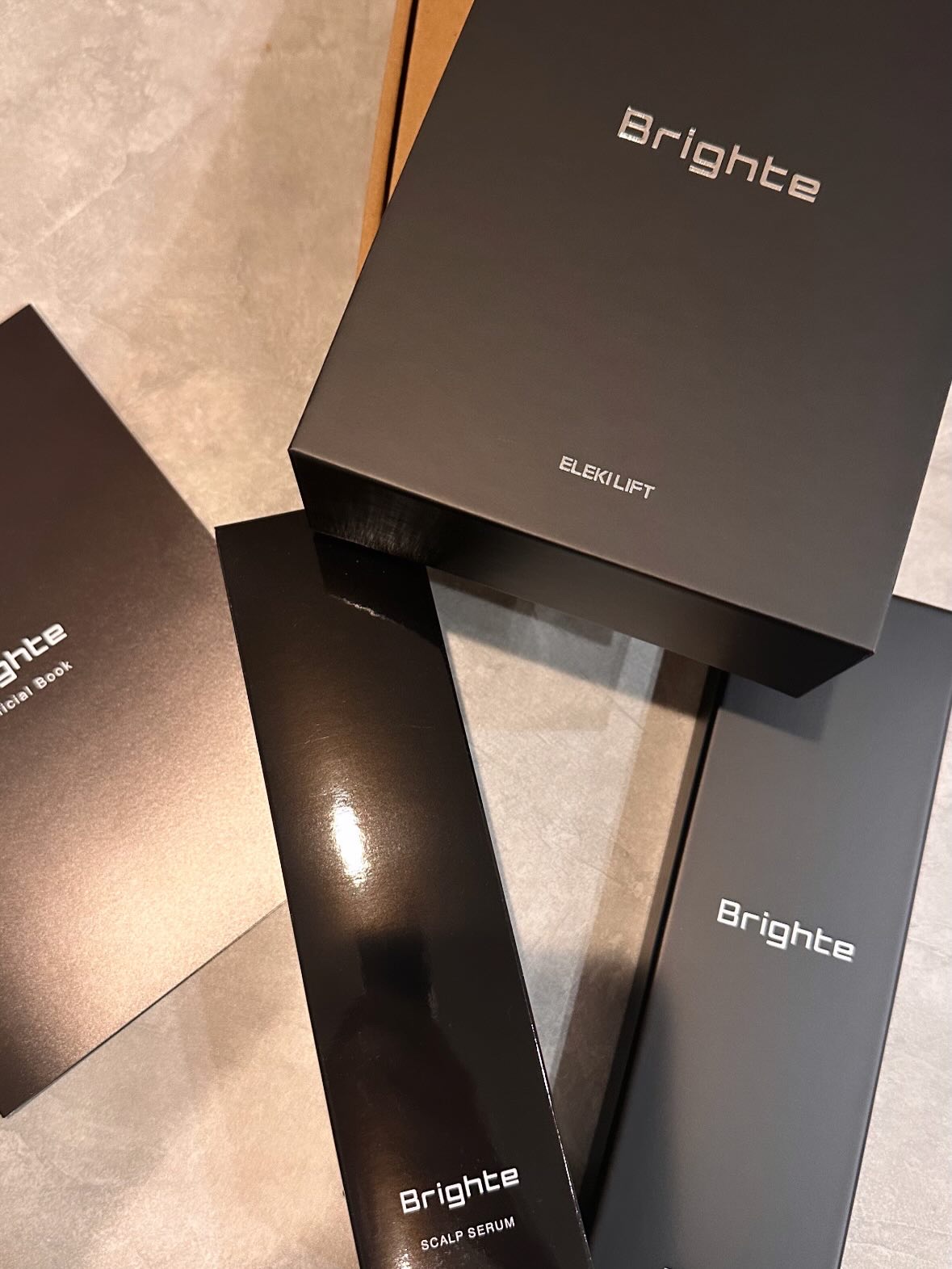 Brighte エレキリフトのクチコミ「BrithteさんのEMS ELEKI LIFTです🌠
Qoo10のメガ割で購入しました

初.....」（3枚目）
