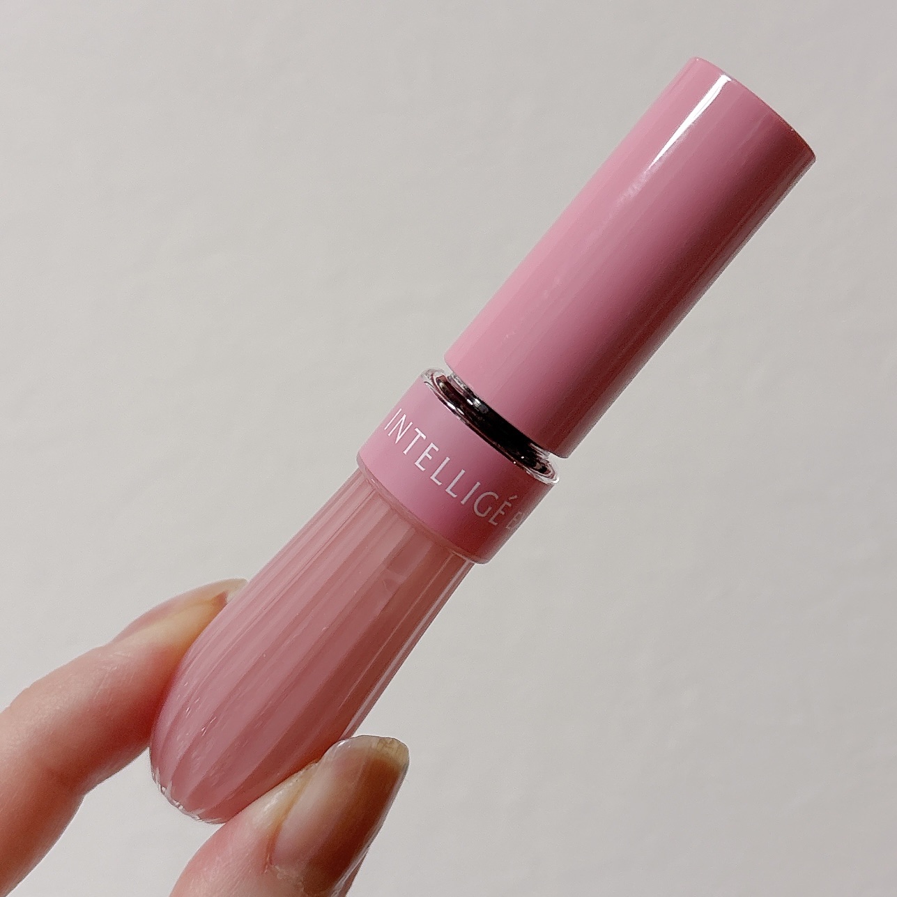 ⭐️ アンテリージェEX  ボリュームプラス リップエッセンス　ＵＶ⭐️⁣
⁣
⁣
SPF13・PA+☀️⁣
1本で5つの効果を兼ね備えたリップ用美容液だよ😊⁣
⁣
⁣
ふっくらグロス成分とビタミン群が縦ジワの目立たないふっくら唇に👄⁣