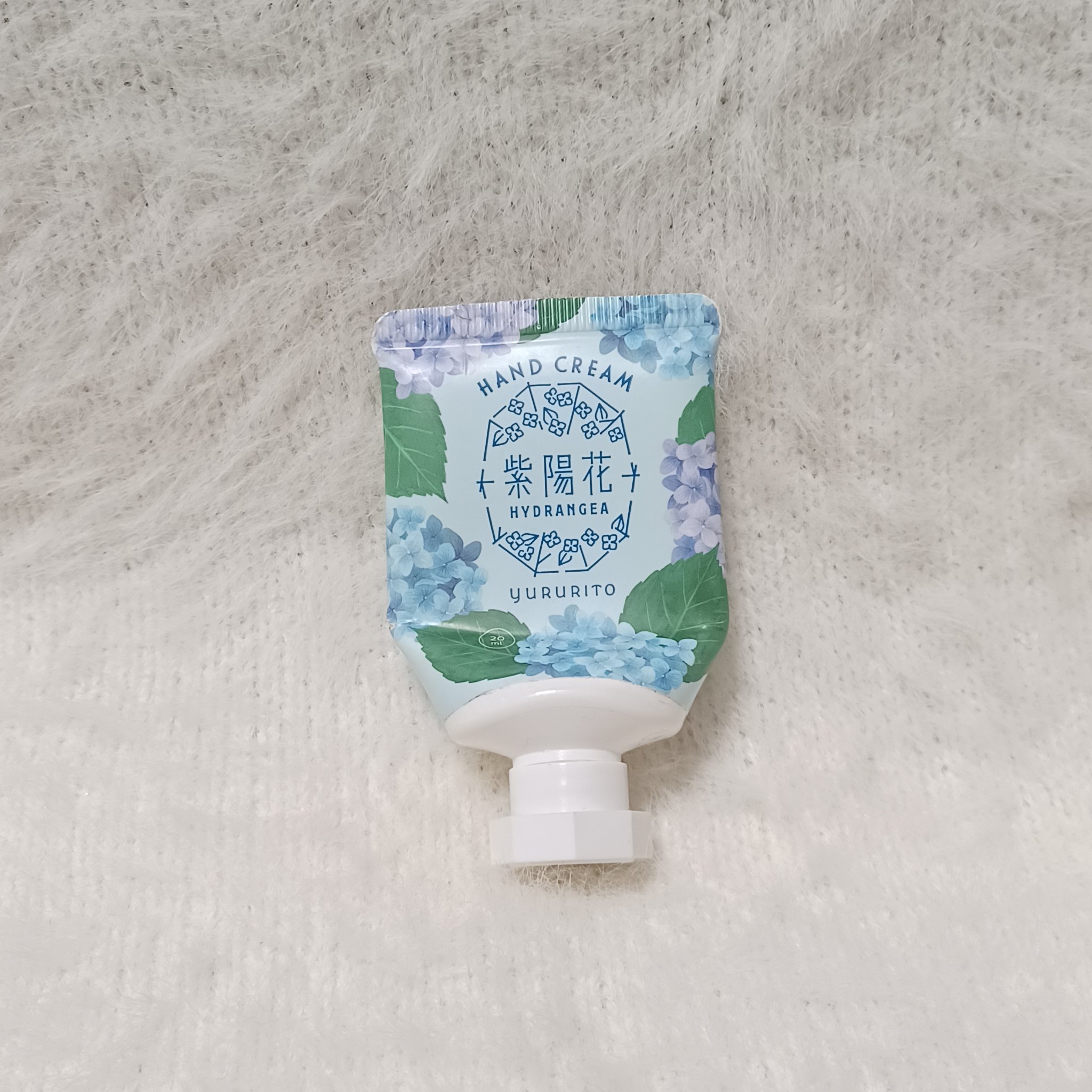 ゆるりと 紫陽花 ハンドクリーム 雨色あじさい/ゆるりと/ハンドクリームを使ったクチコミ（1枚目）