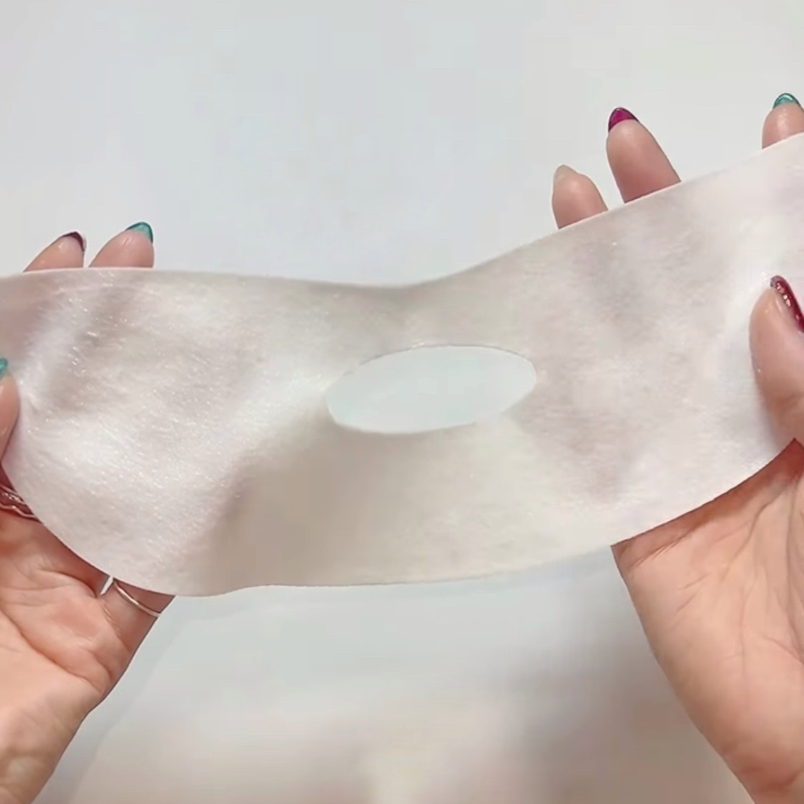 celimax ポアブライトニングシミケアクリームラッピングパックのクチコミ「上下が分かれてて下→上の順番に乗せてく✨

上下分かれてるからなのか乗せやすくて
肌への密着感.....」（3枚目）