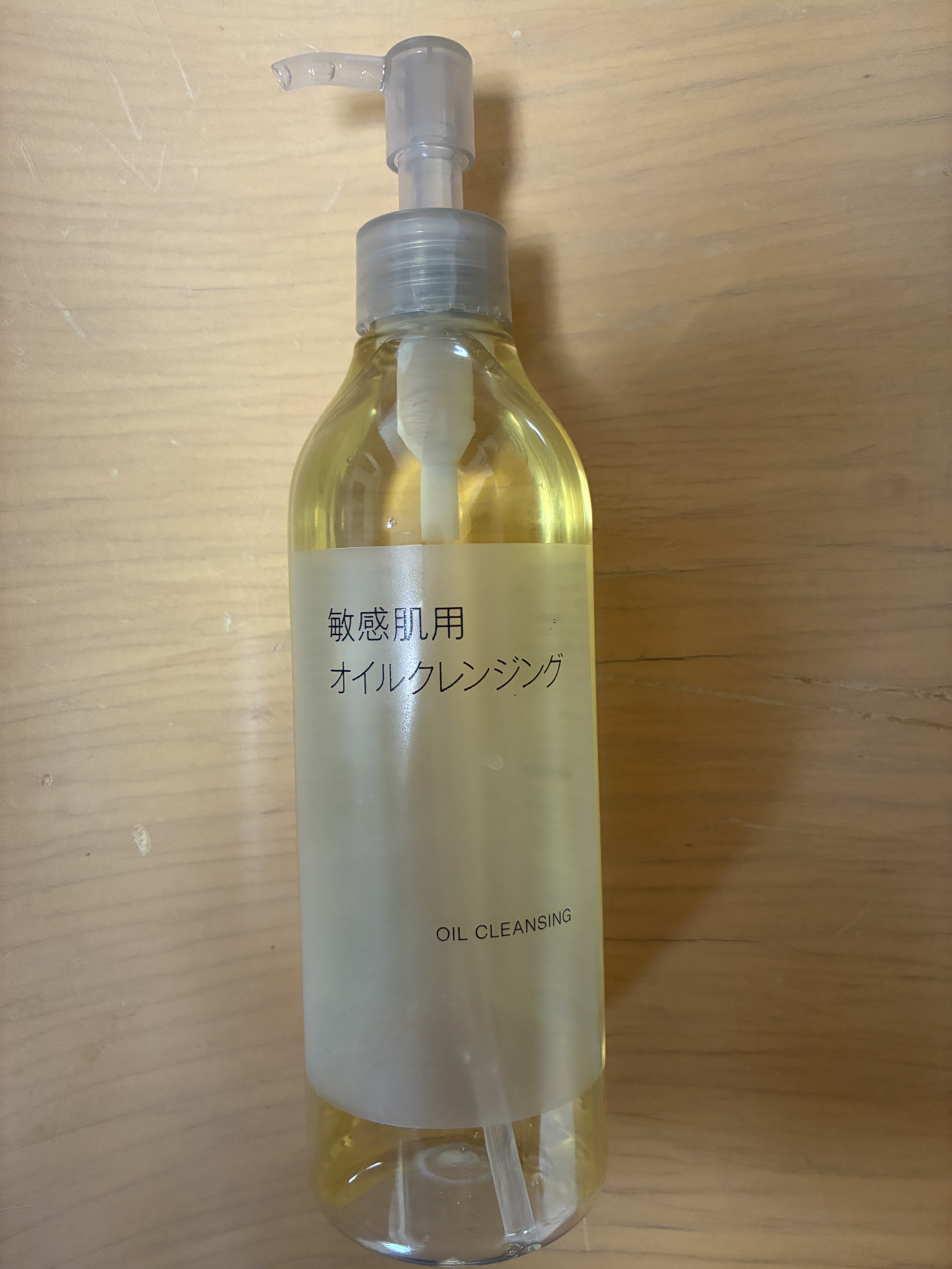 無印良品 敏感肌用オイルクレンジングのクチコミ「無印良品
敏感肌用オイルクレンジング300ml
キラキラのアイシャドウもスルンと落ちる
オイル.....」（1枚目）