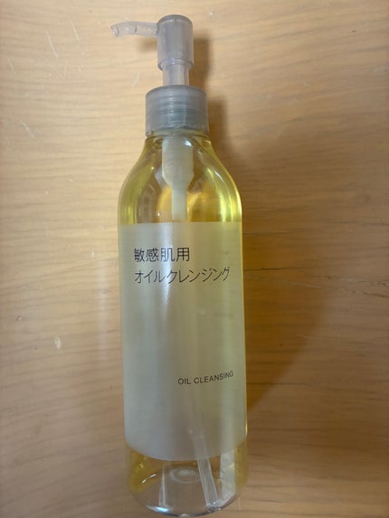 無印良品 敏感肌用オイルクレンジングのクチコミ「無印良品
敏感肌用オイルクレンジング300ml
キラキラのアイシャドウもスルンと落ちる
オイル.....」(1枚目)