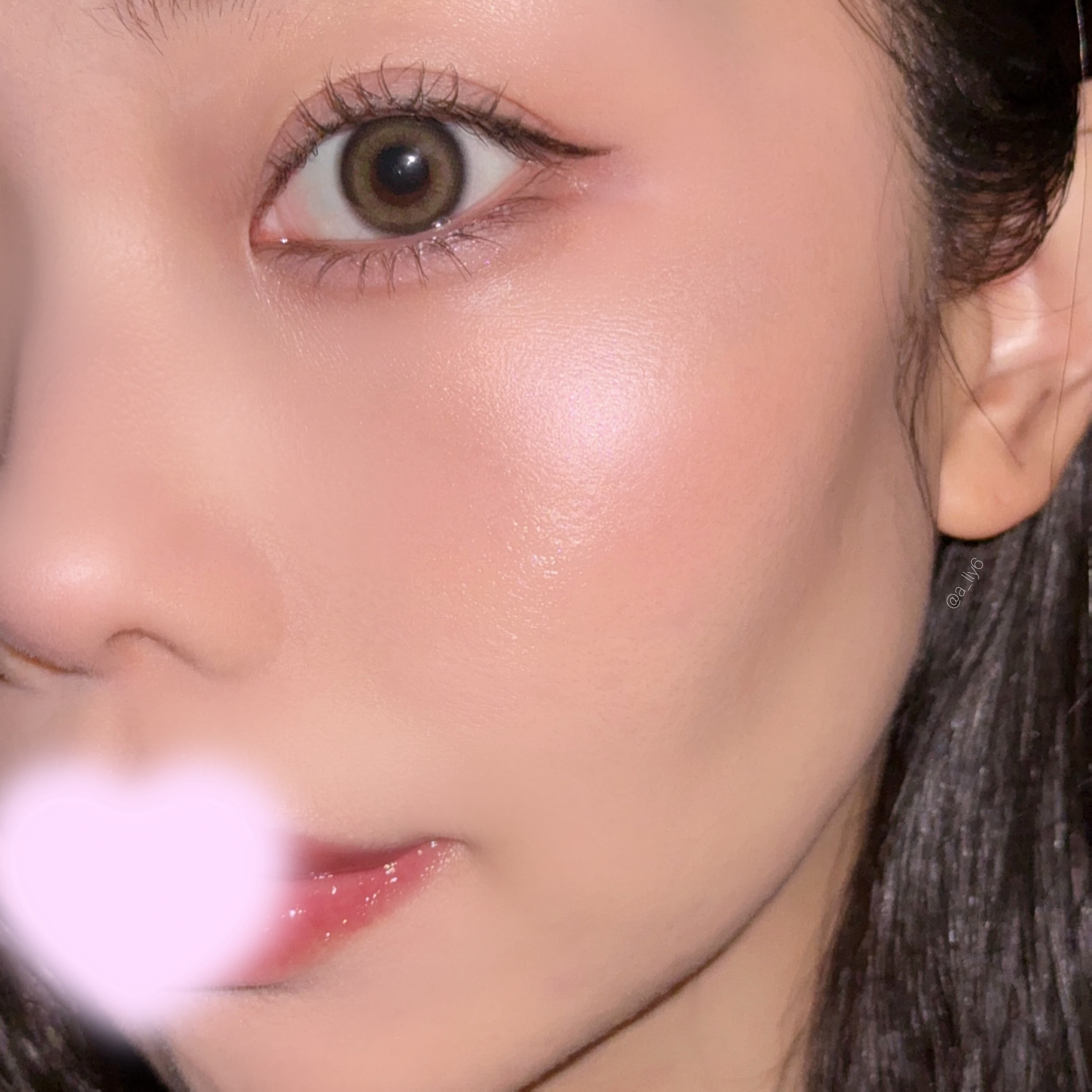 フィー グリッツストーンハイライター/fwee/パウダーハイライトを使ったクチコミ（2枚目）