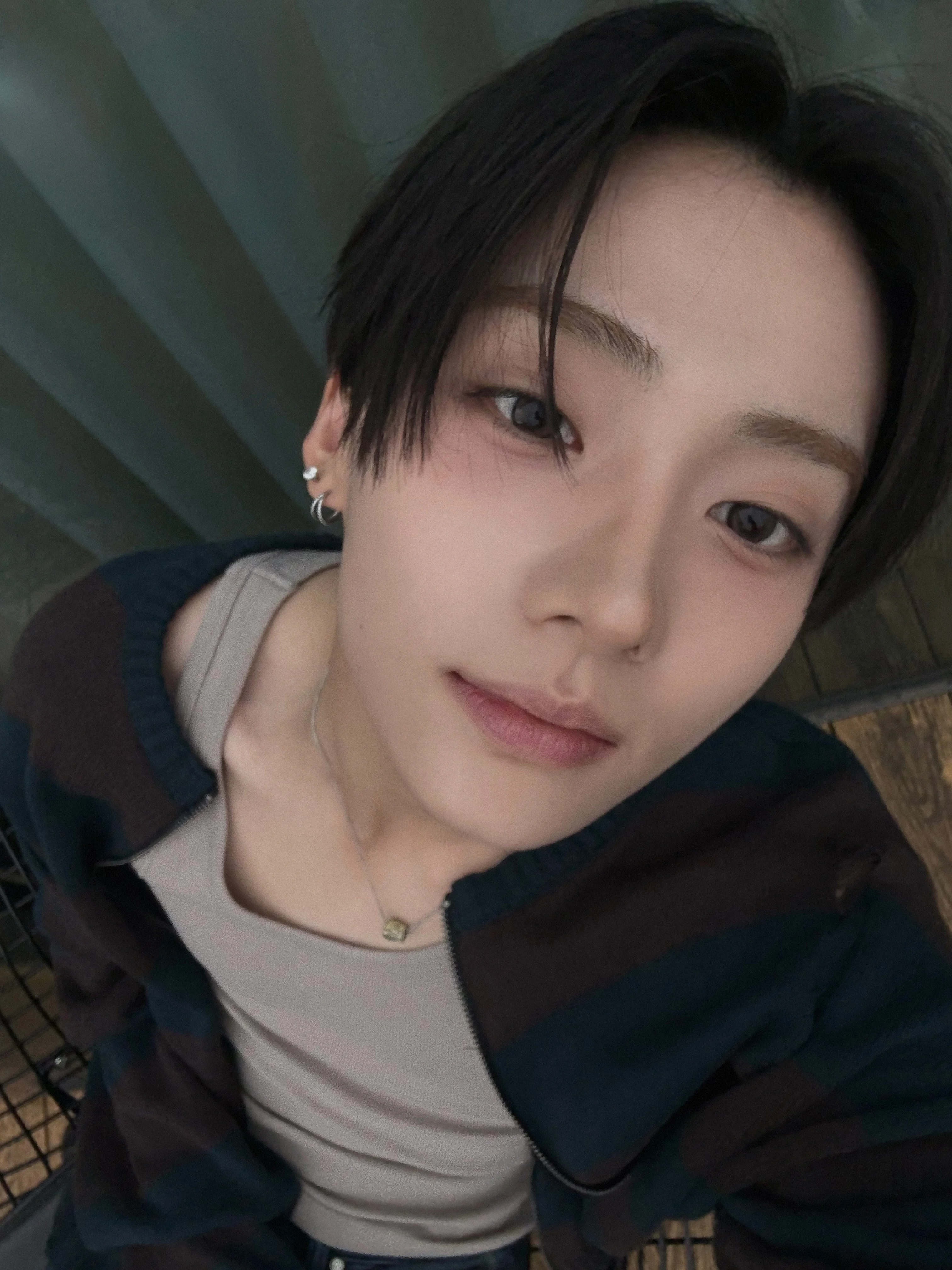 여러분~ 어제 라이브 재미있게 봐주셔서 감사해요! 
저희도 여러분 뵙고, 여러분과 소통할 때 가장 즐겁고 재미있어요. 
어제 공개된 저희의 프로필도 많이 좋아해 주셨으면 좋겠어요🥺 
끊임없이 다양한 모습을 보여드릴