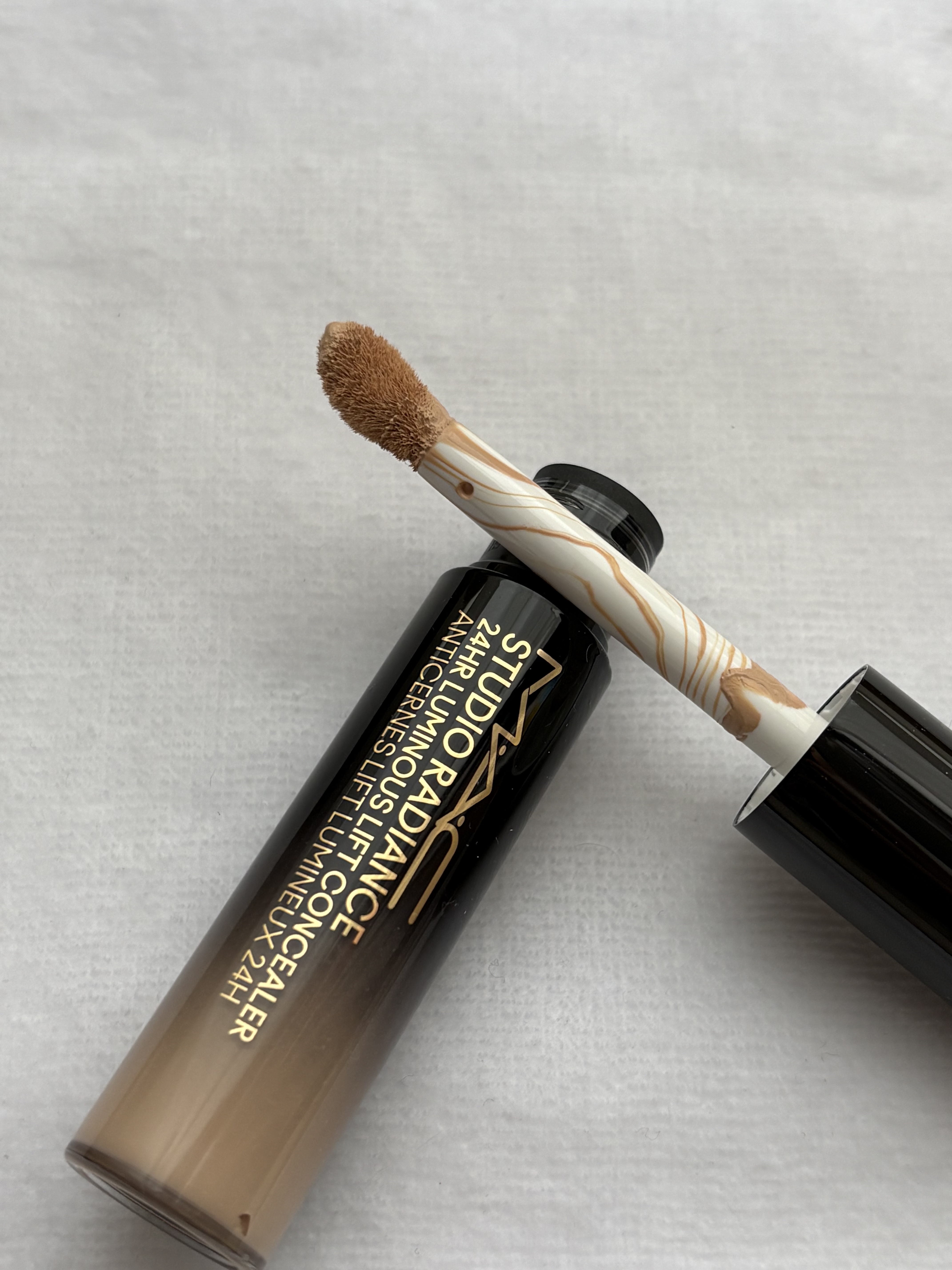 スタジオ ラディアンス 24 ルミナス コンシーラー/M・A・C/リキッドコンシーラーを使ったクチコミ（2枚目）