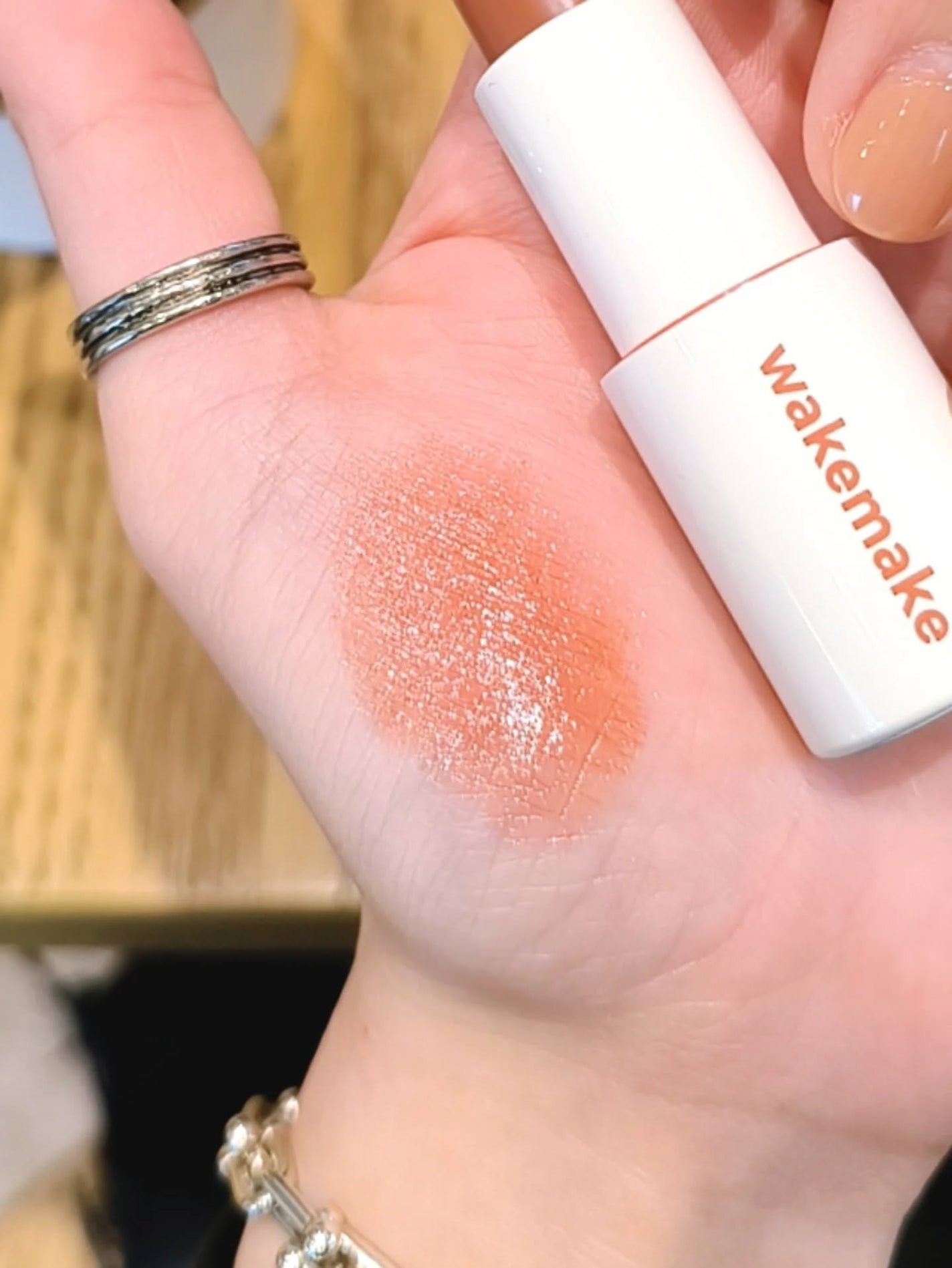 ヘルシーグロウバームスティック/wakemake/口紅を使ったクチコミ(2枚目)