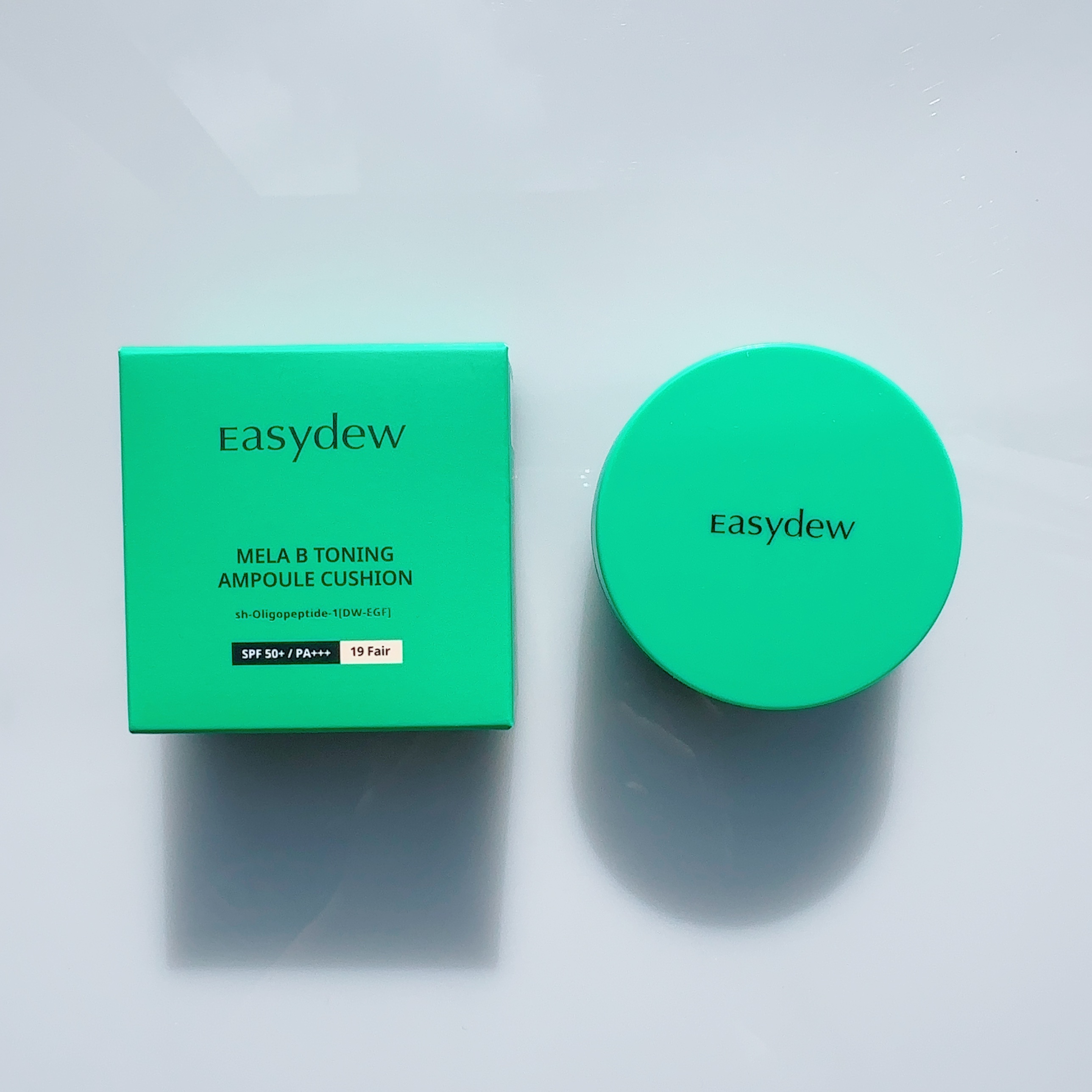 Easydew
⧉ EGFシミクッションファンデーション ⧉
SPF50+, PA+++
19 フェア
✼••┈┈┈┈••✼••┈┈┈┈••✼

毎回いうけど、シミ１日で改善とか書いてあるけど、シミは改善しない。
カバー力があるから、ファン