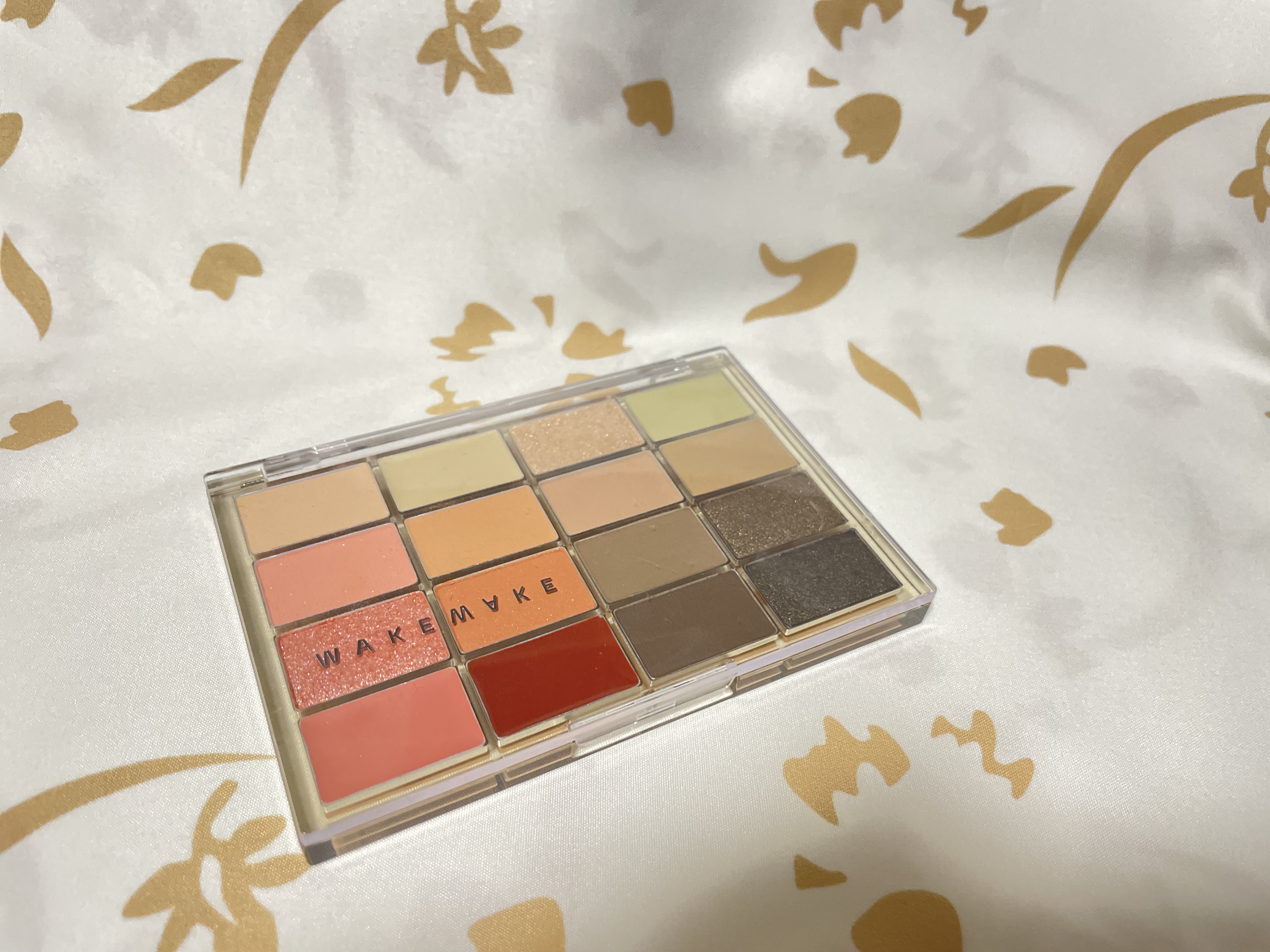 ソフトブラーリングアイパレット/wakemake/アイシャドウパレットを使ったクチコミ（3枚目）