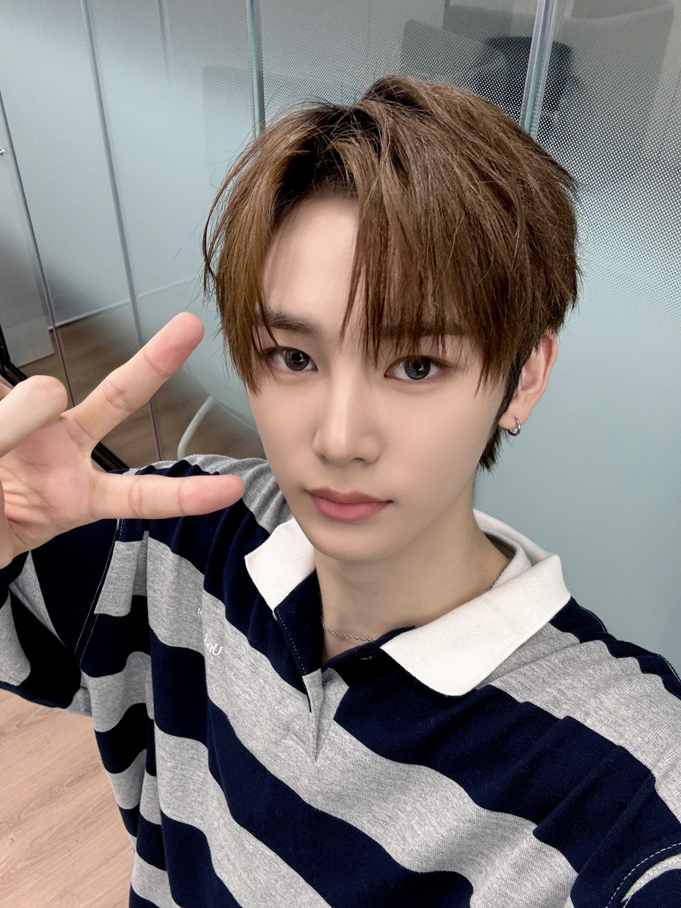 안녕하세요, 알파드라이브원 안신입니다!!! 
여러분 오랜만이에요! 보고 싶어요~ 
어제 6시에 저희 프로필 사진이 공개되었습니다. 마음에 드시나요? 
앞으로도 계속 힘내서 예쁜 사진 많이 찍을게요! 
열심히 활동해서