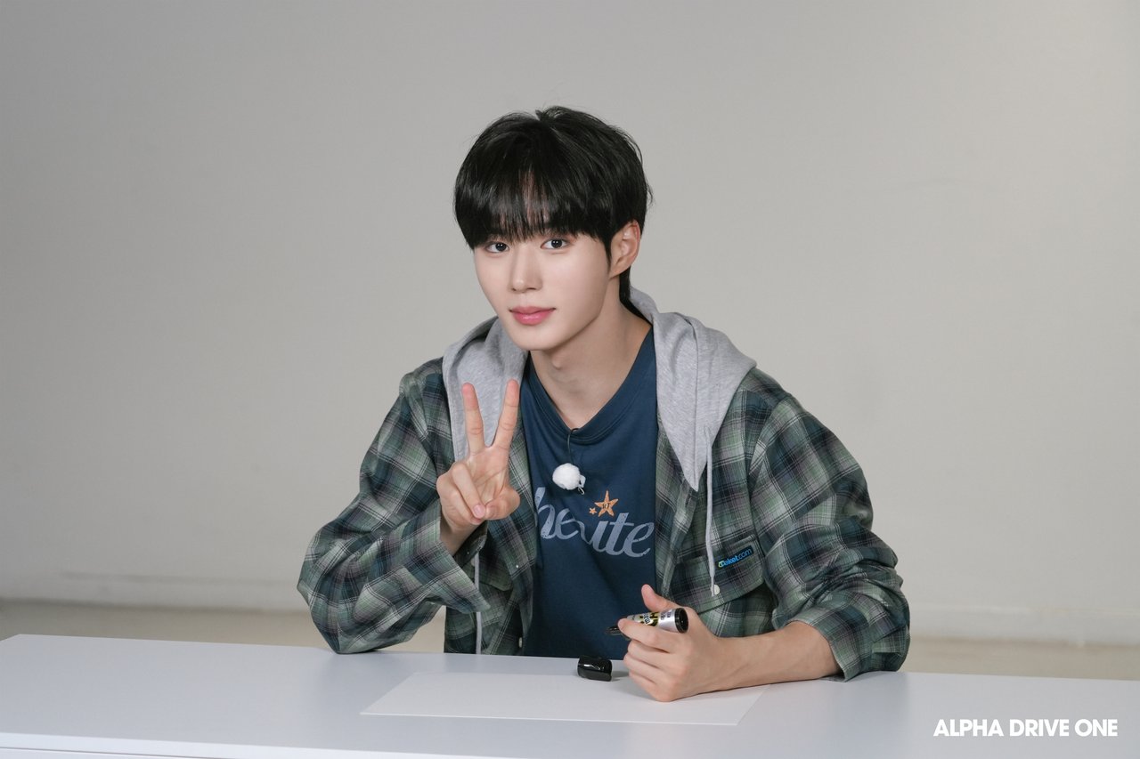 Introducing ALPHA DRIVE ONE’s Signature Behind Photo

part1

#archive