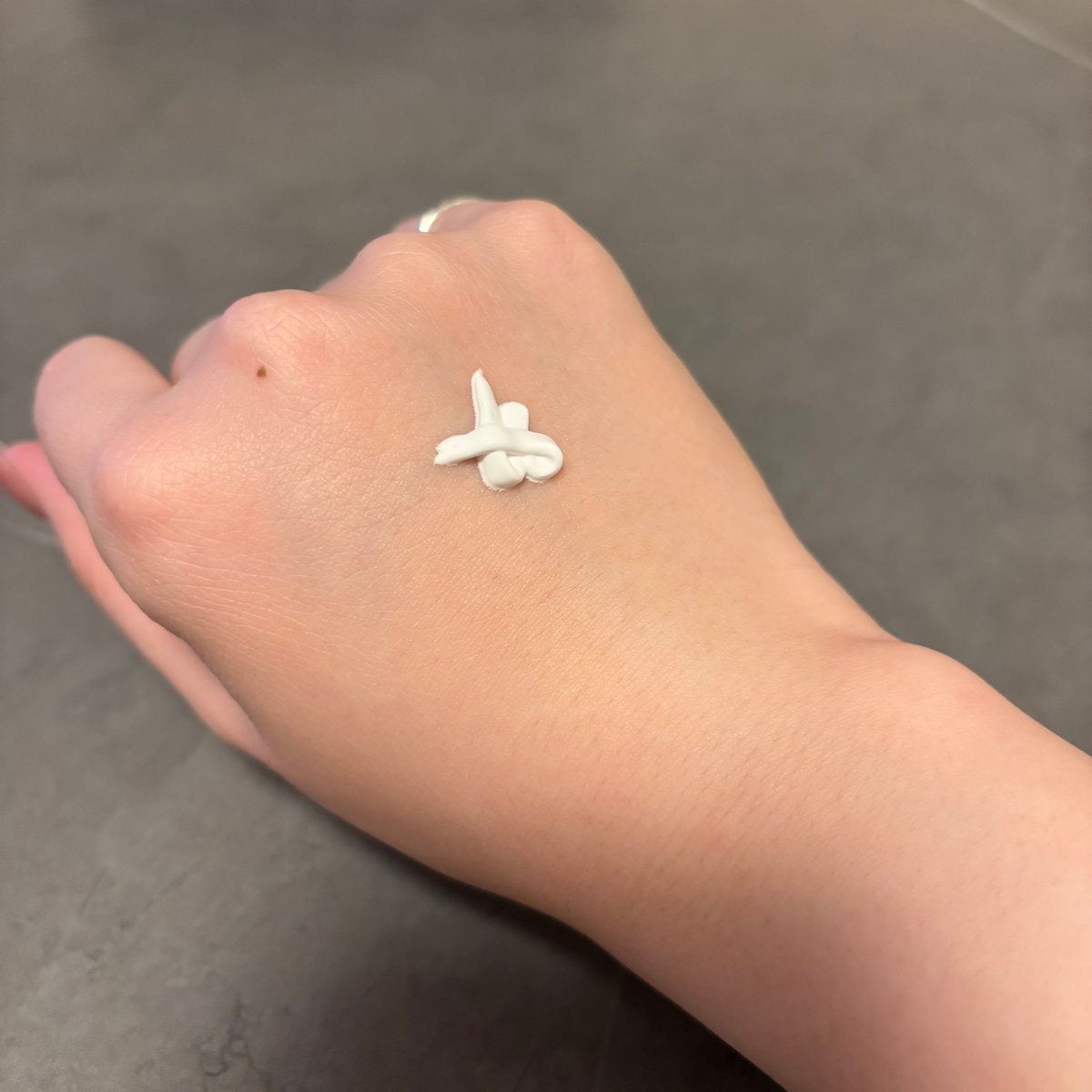 ホワイトニングドレストーンアップクリーム/COSNORI/化粧下地を使ったクチコミ（2枚目）