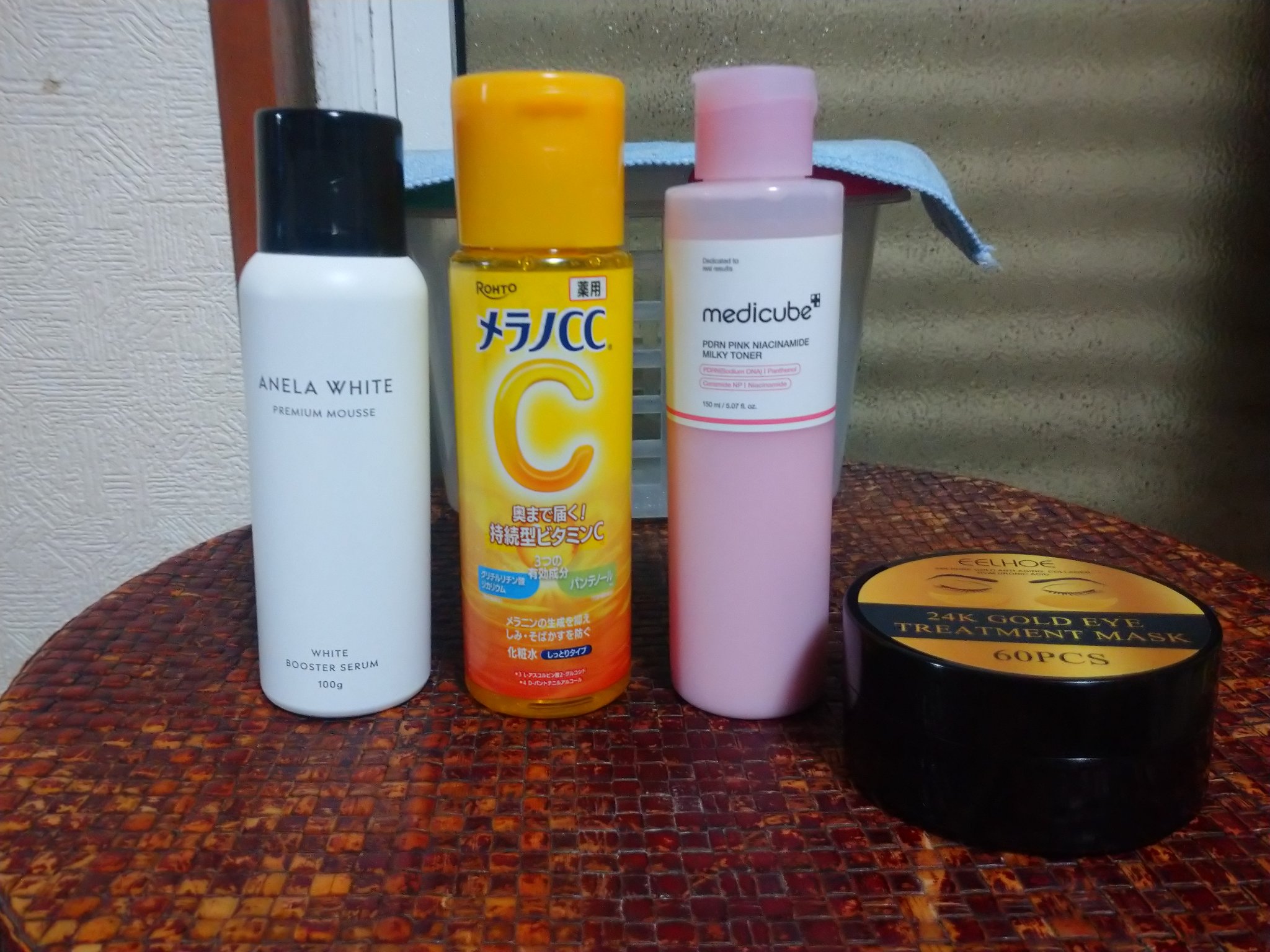 🌃夜のスキンケア 記録用

ANELA WHITEアネラホワイト➔メラノCCメラノCC 薬用しみ対策美白化粧水しっとりタイプ（コットンパック）、アイマスク➔MEDICUBEPDRNピンクナイアシンアミドミルキートナー➔SKIN1004セン