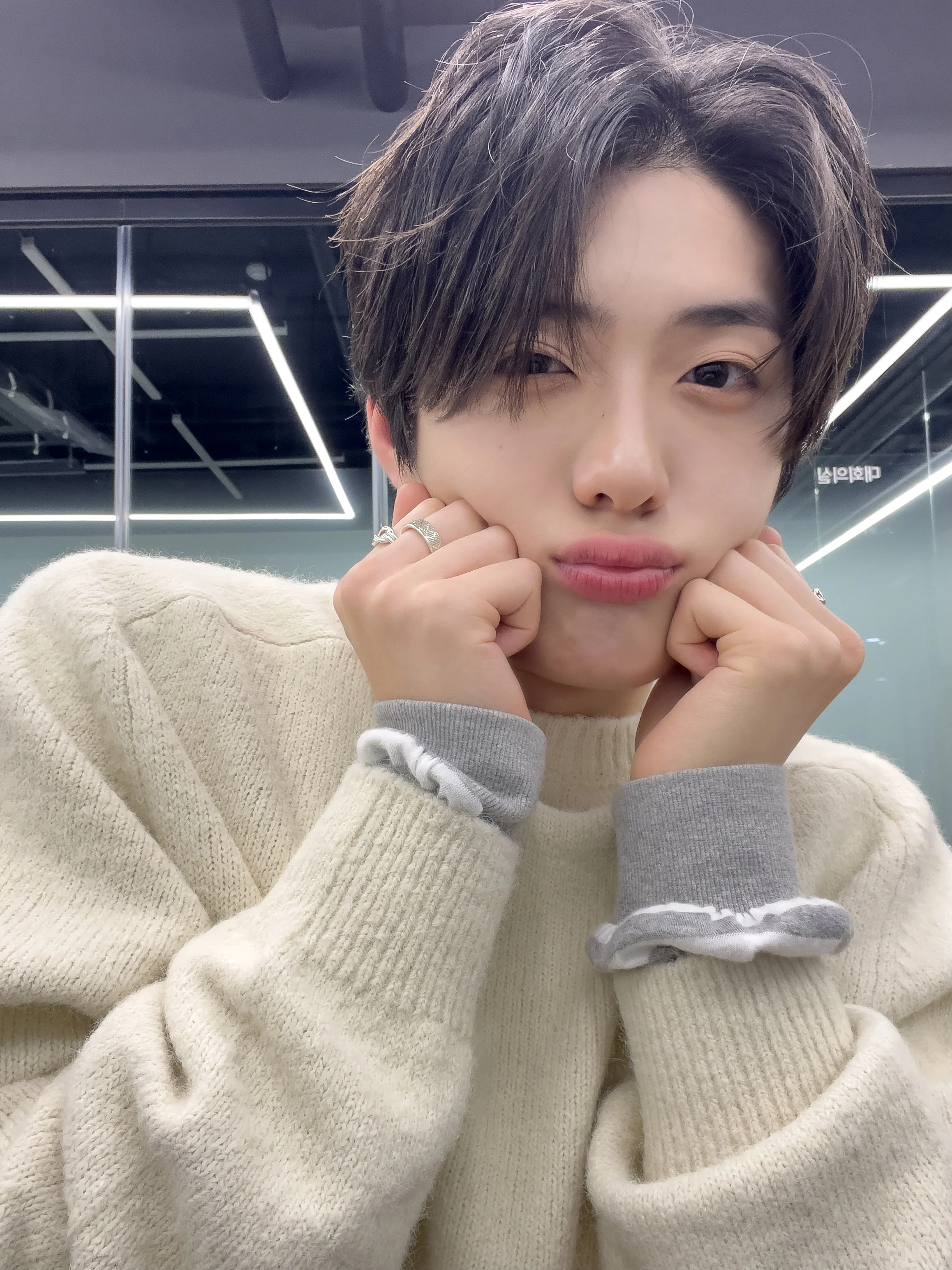 안녕하세요, ALD1 상현입니다!! 
저희의 첫 프로필 사진이 공개되었는데 모두 어떻게 보셨나요?? 😆😆 
저는 너무 만족하는 것 같습니다!! 🙂↕️🙂↕️  

저희도 팬분들처럼 어제 6시에 처음 프로필을 보