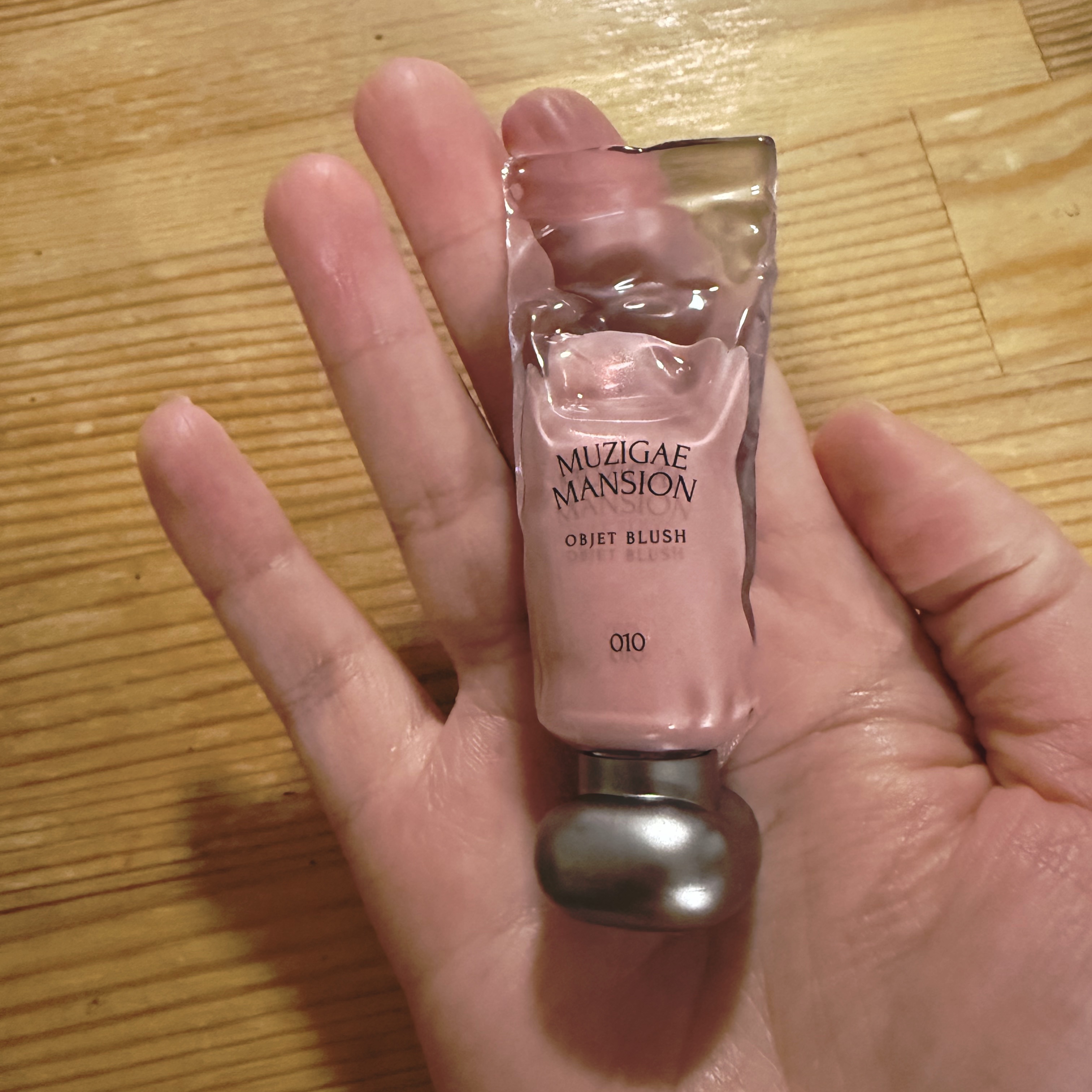 MUZIGAE MANSION
オブジェブラッシュ 010

#購入品 #辛口評価 

かなり辛口🔥なので
気に入って使っている方は閲覧注意です⚠️

〈使用感〉
・発色しない🥺
・塗った気がしない…
・頬に何もやってないみたいに見える