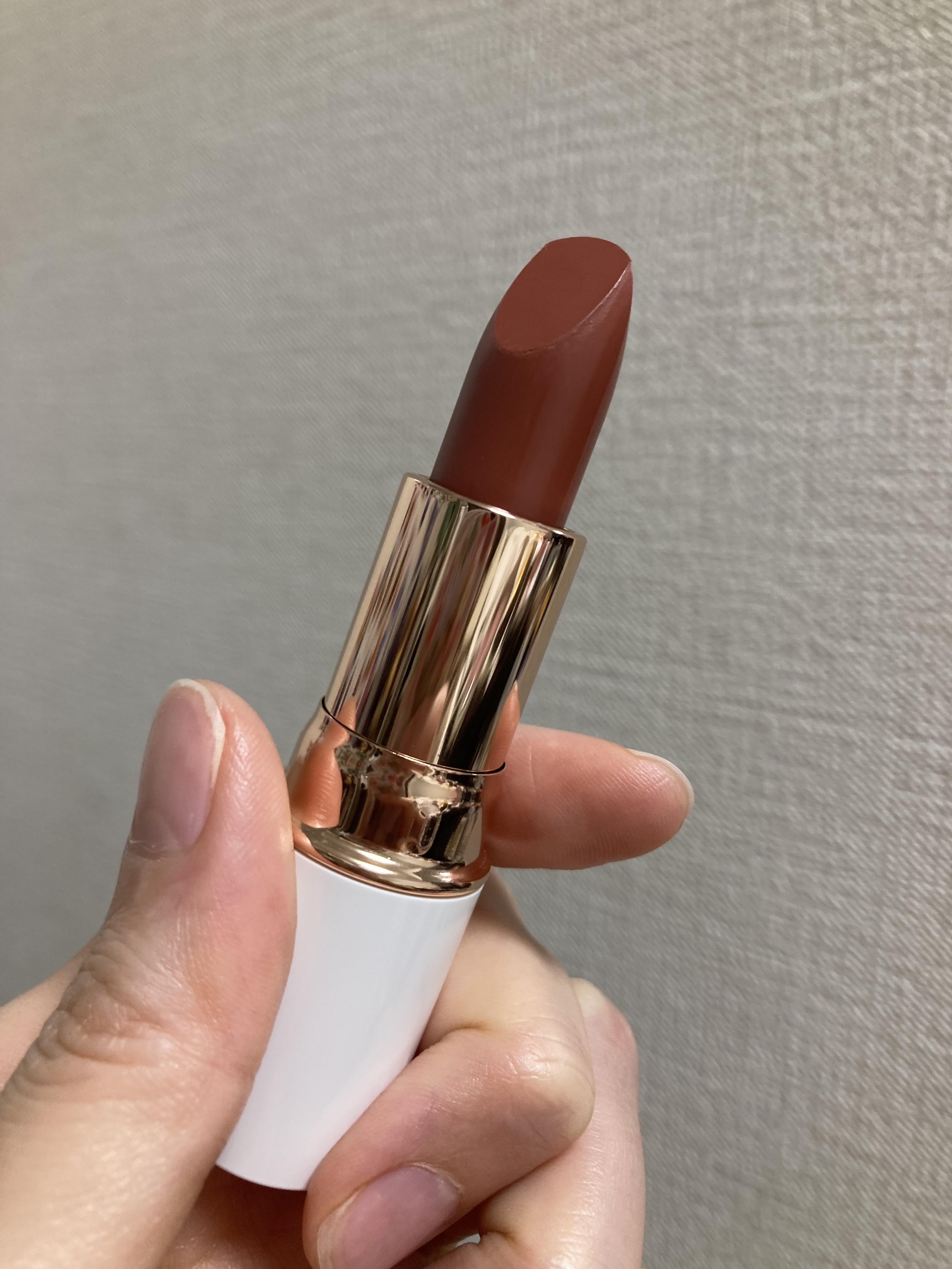 このカラー、店頭では売り切れてたんですが

LIPSショッピングにありました🙌



CEZANNE

ラスティングステイリップカラー

02　ウォームブラウン



パケの金具がただのゴールドじゃなくて

ピンクゴールドっぽくてかわいい