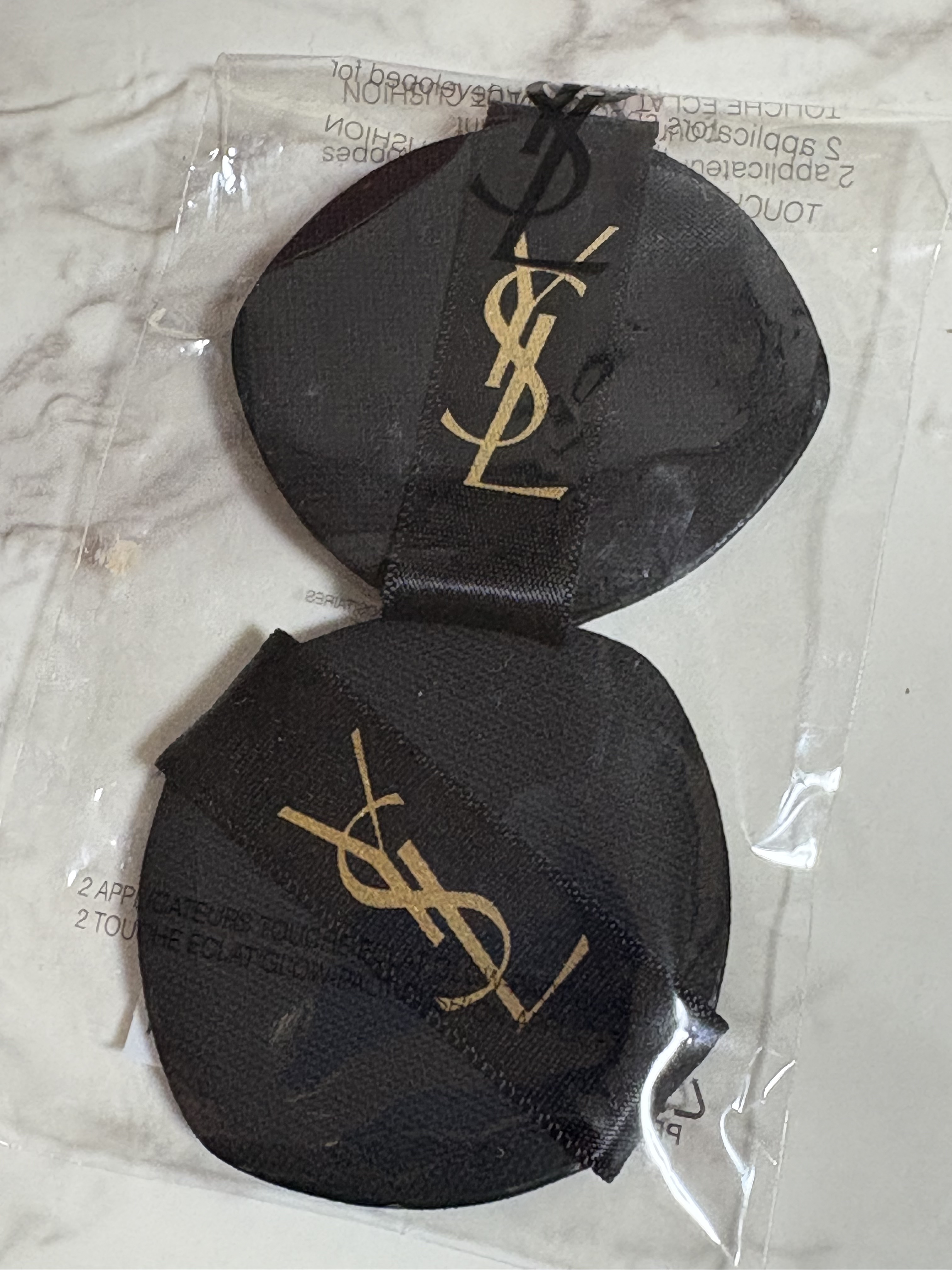 ラディアント タッチ グロウパクト スポンジ/YVES SAINT LAURENT BEAUTE/パフ・スポンジを使ったクチコミ（1枚目）