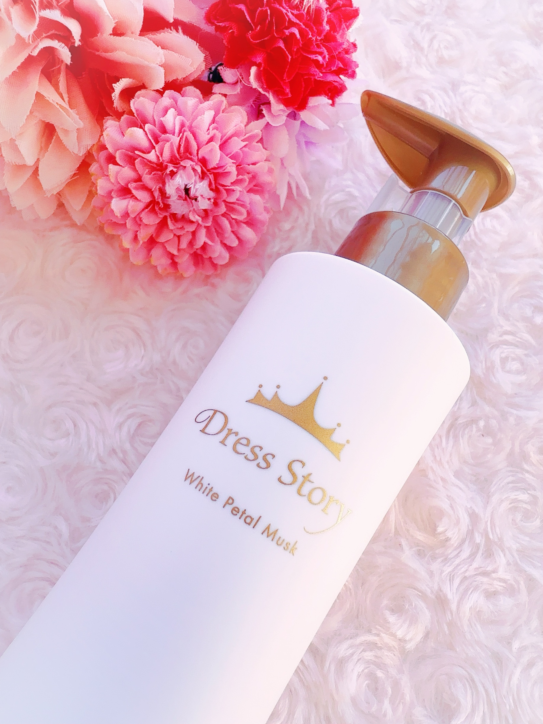 Dress Story ふわもち白玉クリームのクチコミ「
「ふわもち」という名前の通り、べたつかないのにしっかり保湿されるテクスチャーで、肌にのせると.....」（2枚目）