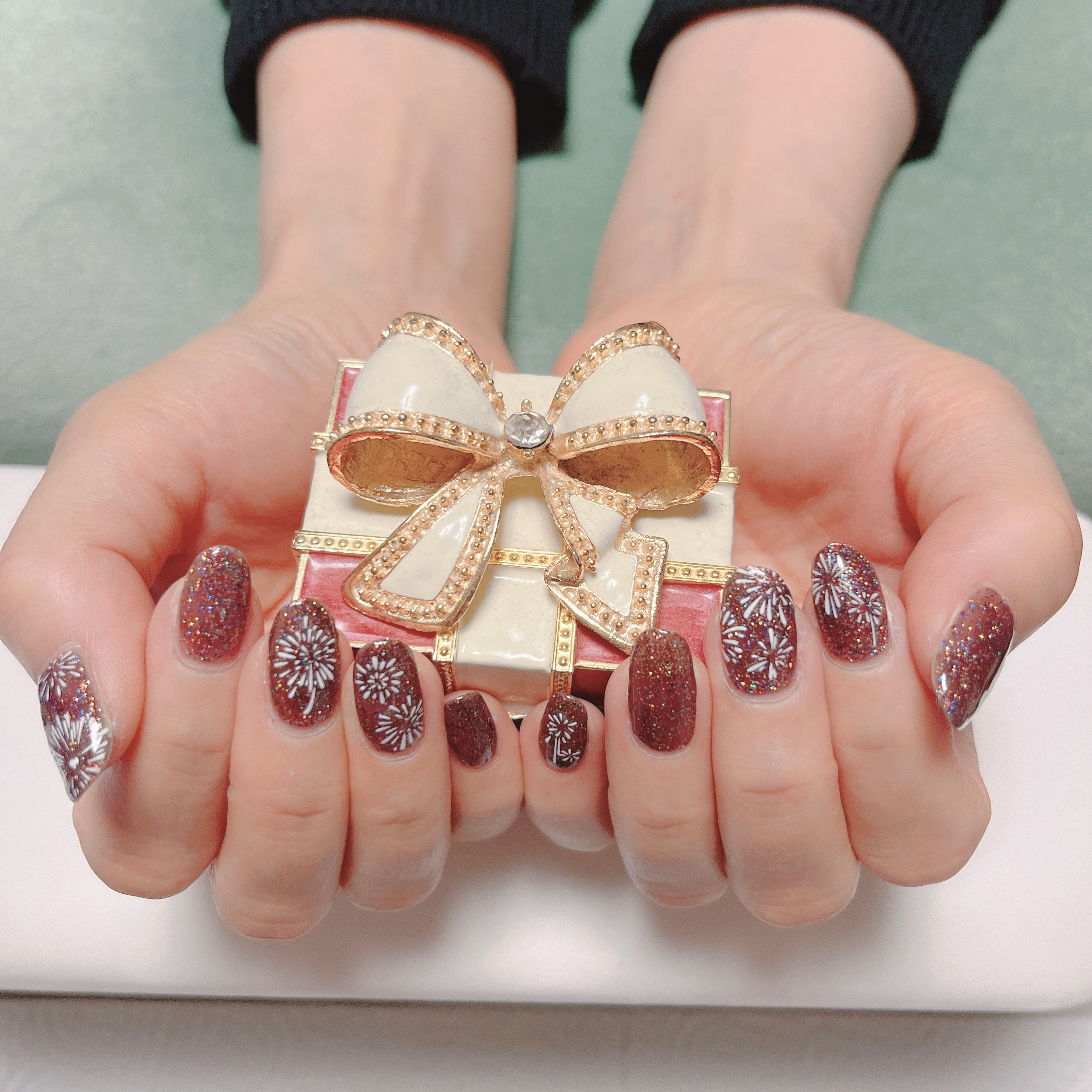 母のネイル🎇

今年最後の投稿になりますが、今年1年たくさん反応していただきありがとうございます💖

今年最後にまさかの夏ネイルの投稿になるとは…😂

他のも投稿していたら、いつの間にか時差が凄くなったので慌てて合わせるために後半ジェ