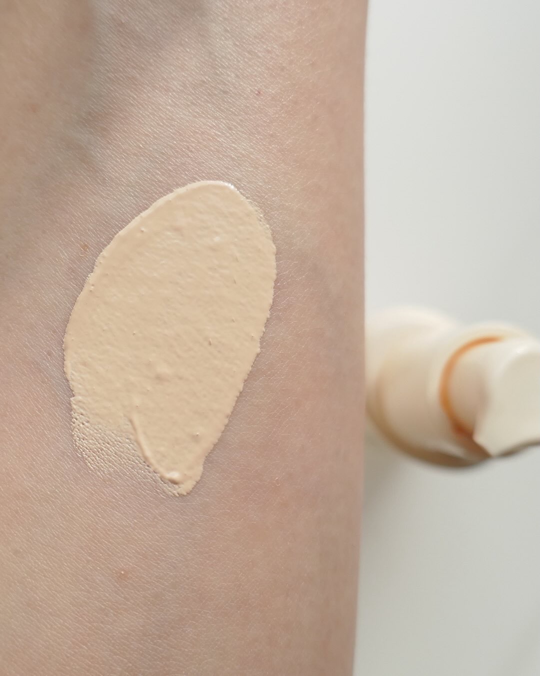 エアリー リクイッド ファンデーション/Elégance/リキッドファンデーションを使ったクチコミ（3枚目）