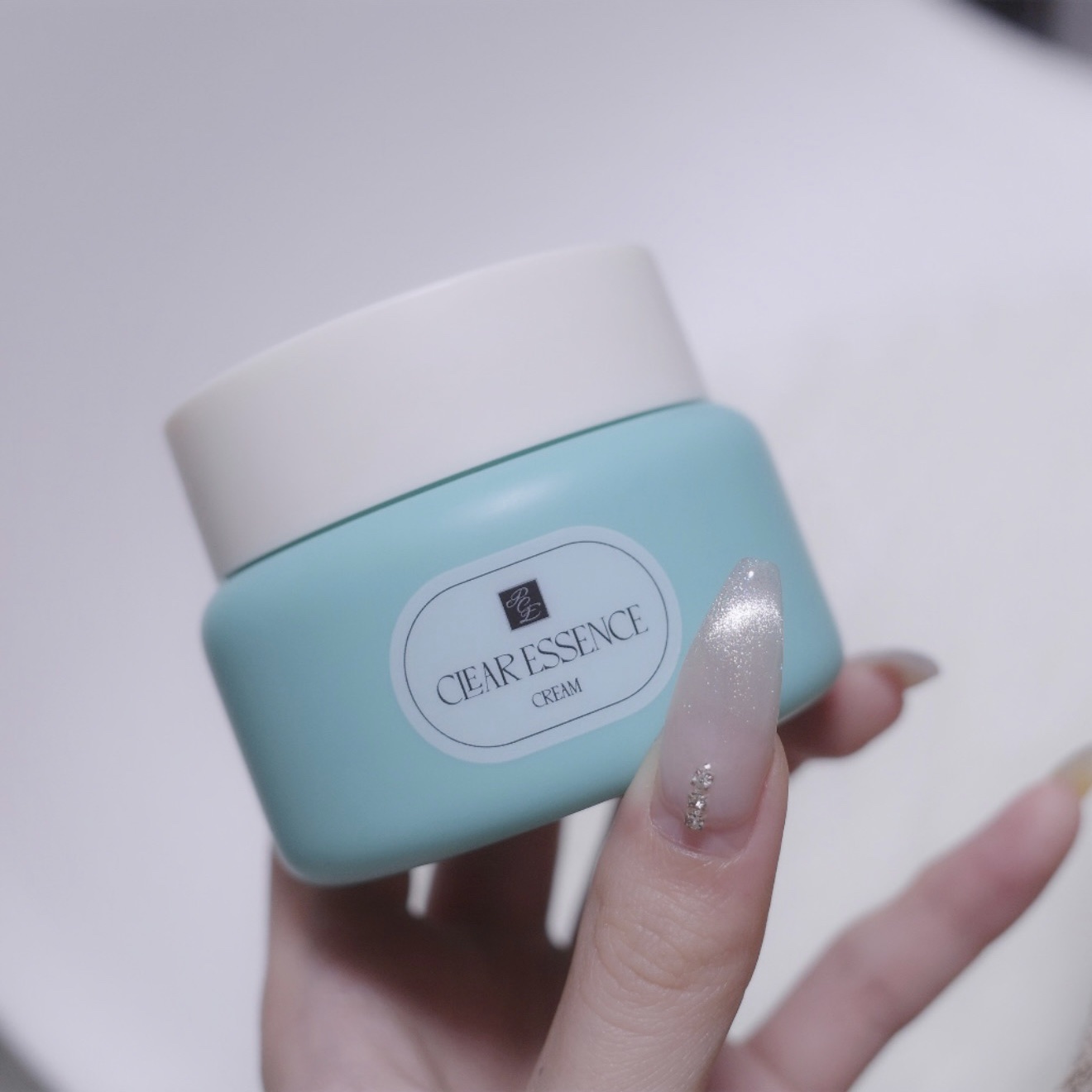 コスパ良いスキンケアといえばピュレアなんだけど、某デパコスと同様の成分を使いながら￥2,000台で購入できるのやっぱりバグだと思う。ガラクトミセス培養液*¹・ナイアシンアミド*²・CICA*³など欲しい成分ぎゅぎゅって詰まったクリームで肌も