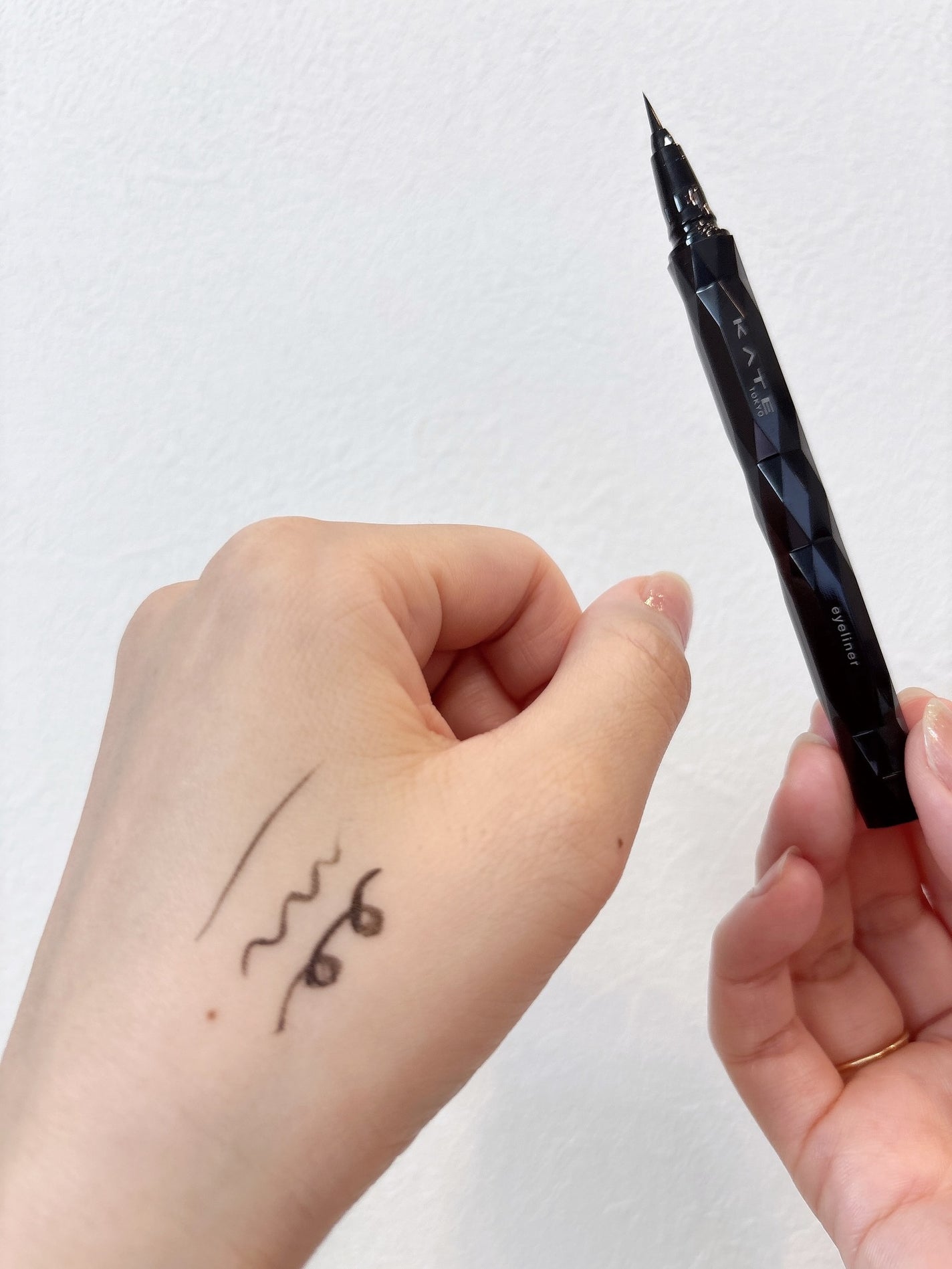 スーパーシャープライナーEX4.0/KATE/リキッドアイライナーを使ったクチコミ(5枚目)