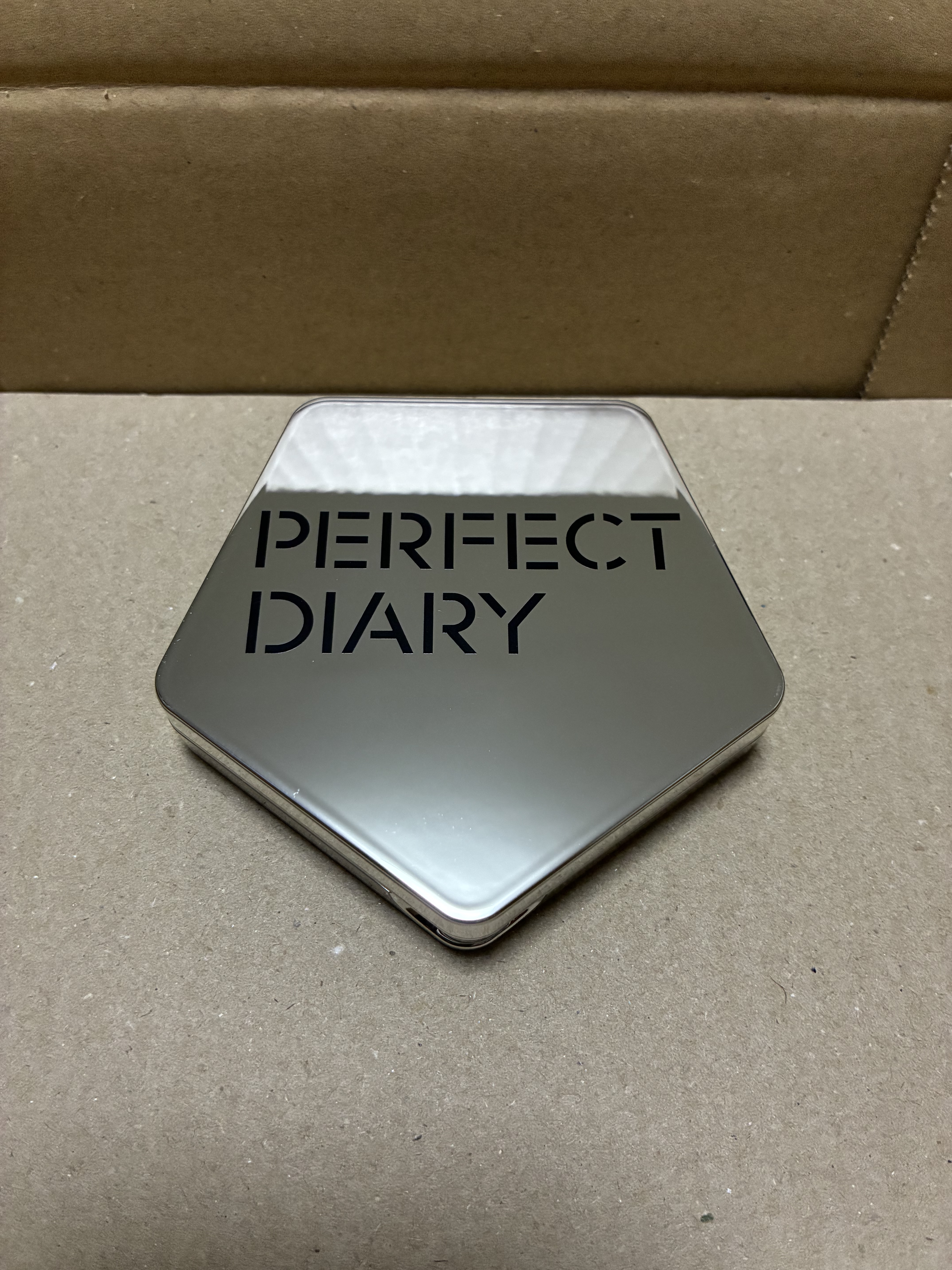 スターダストダイヤモンドハイライトパウダー/PERFECT DIARY/パウダーハイライトを使ったクチコミ（1枚目）