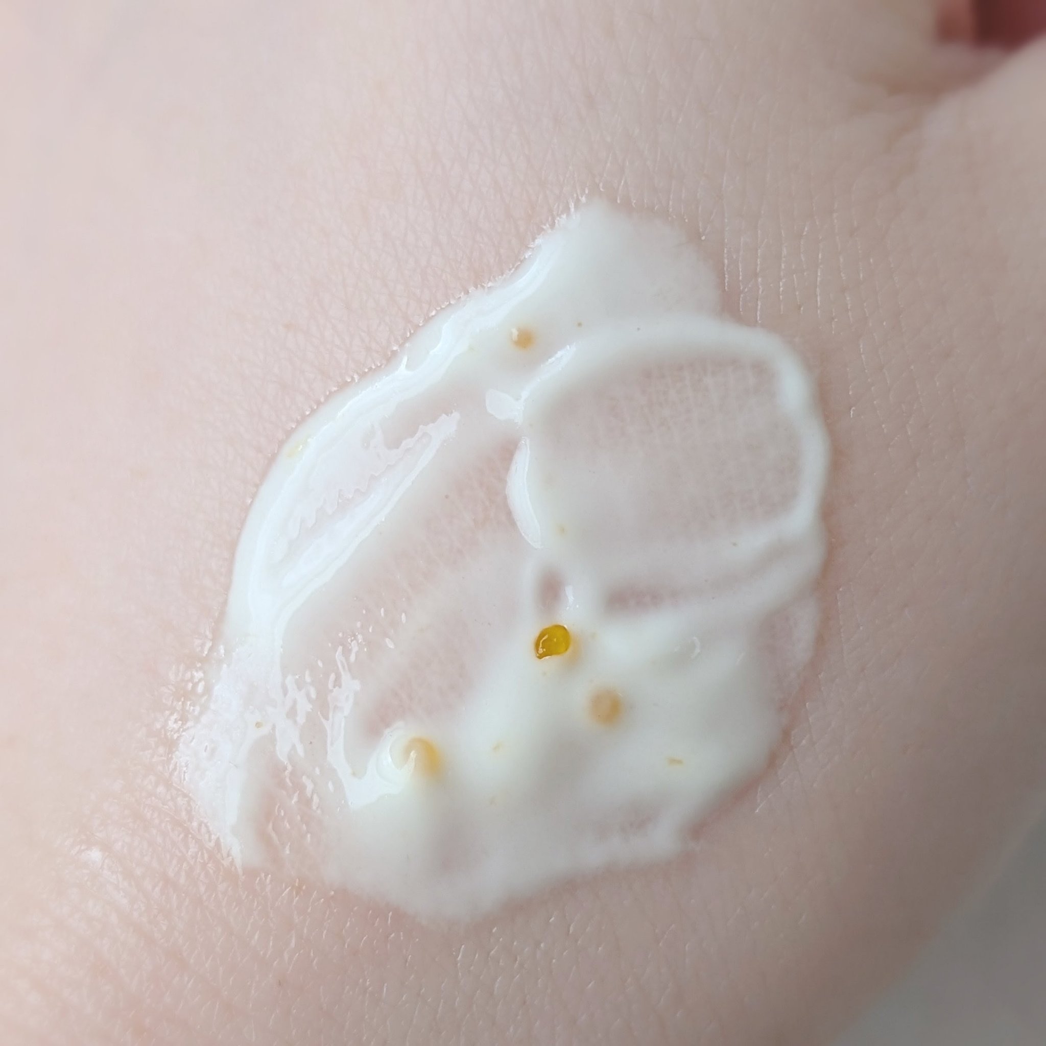 ビタカプセルエイジングケアサンクリーム/ダルバ/日焼け止め・UVケアを使ったクチコミ（2枚目）