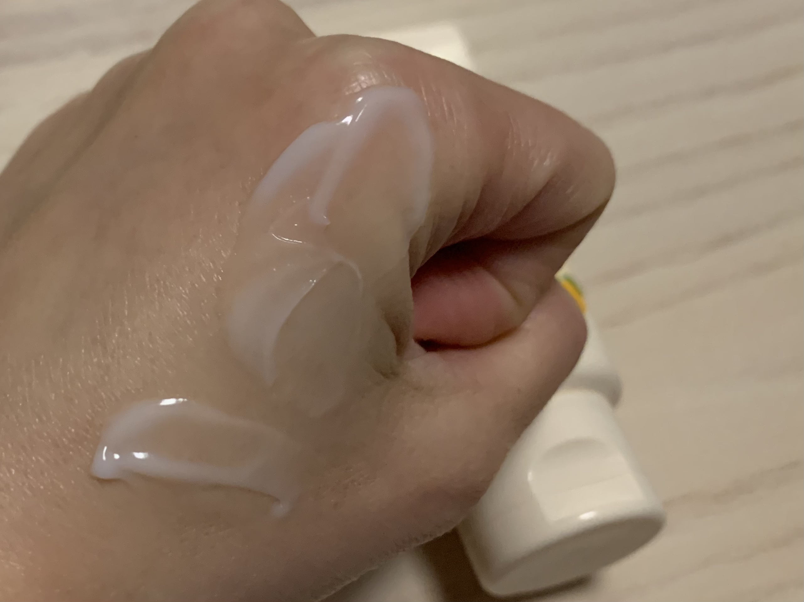 ハンドベールエアタッチ レモンフラワーの香り/メンソレータム/ハンドクリームを使ったクチコミ（2枚目）