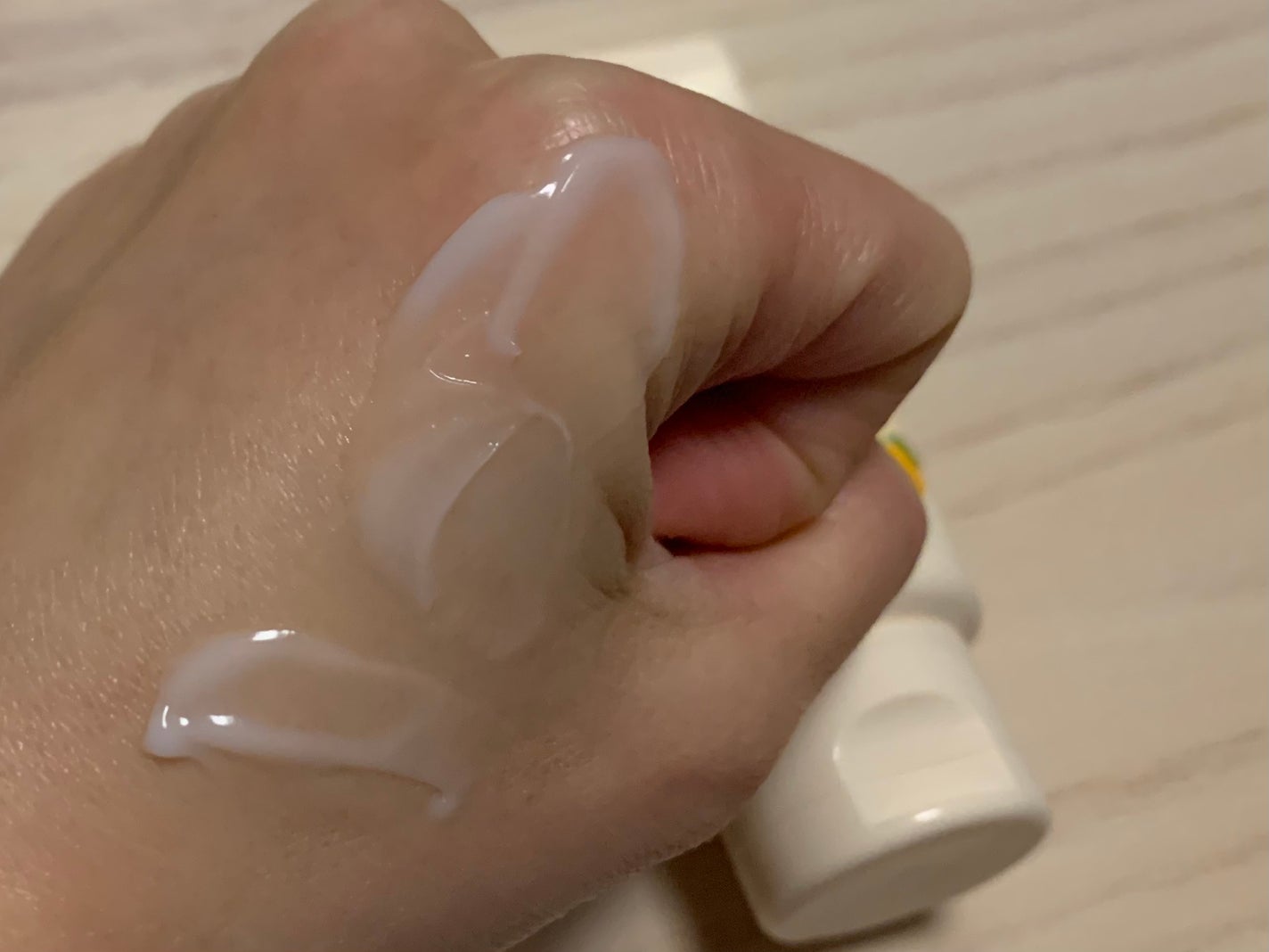 ハンドベールエアタッチ レモンフラワーの香り/メンソレータム/ハンドクリームを使ったクチコミ(2枚目)