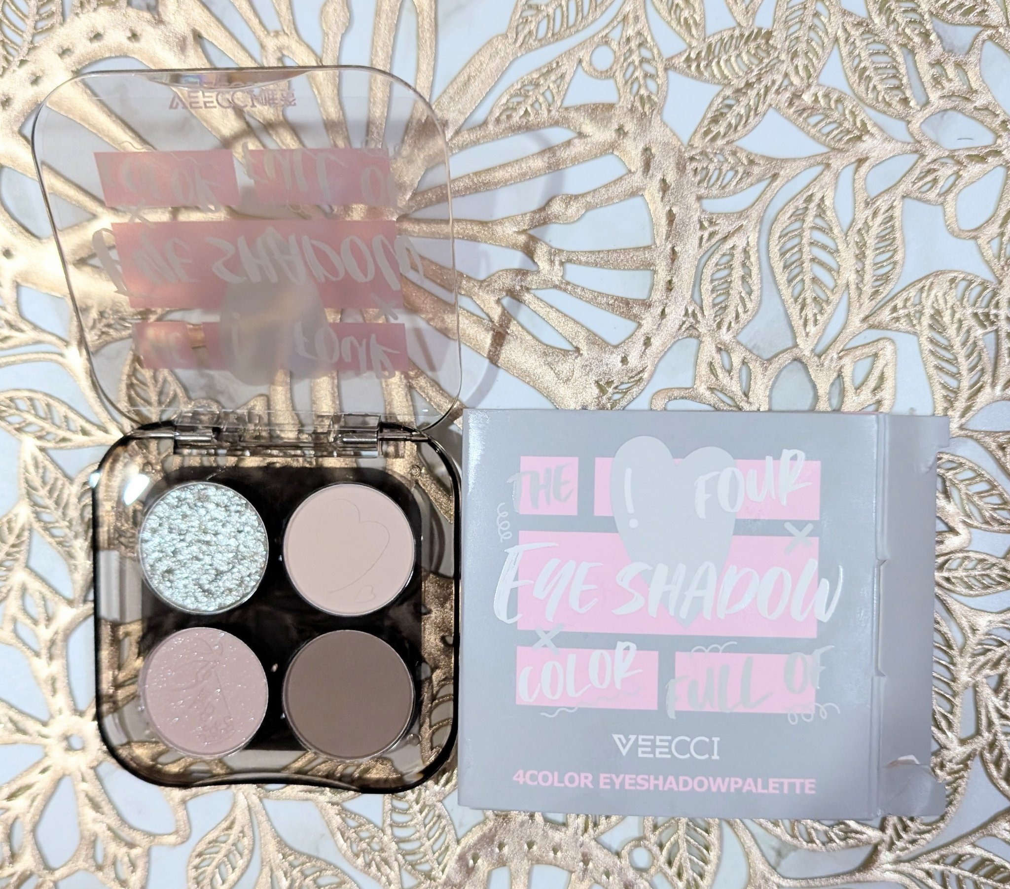 スカーレットハートシリーズ4色アイシャドウ/VEECCI/アイシャドウパレットを使ったクチコミ（1枚目）