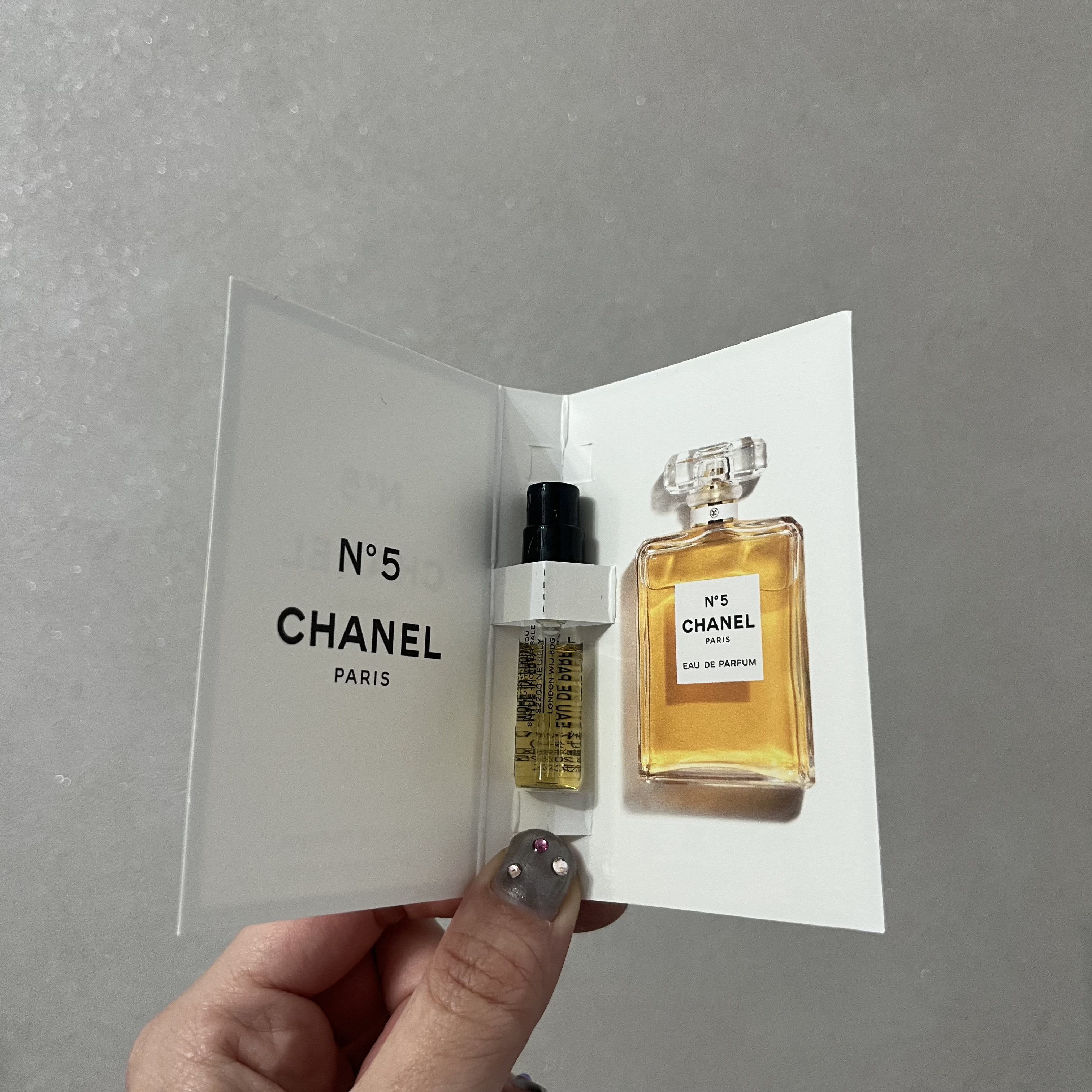 CHANEL シャネル N°5 オードゥ パルファム (ヴァポリザター)のクチコミ「【雑談】高貴な香り

⚪️CHANEL
シャネル N°5 オードゥ パルファム
ヴァポリザター.....」（1枚目）
