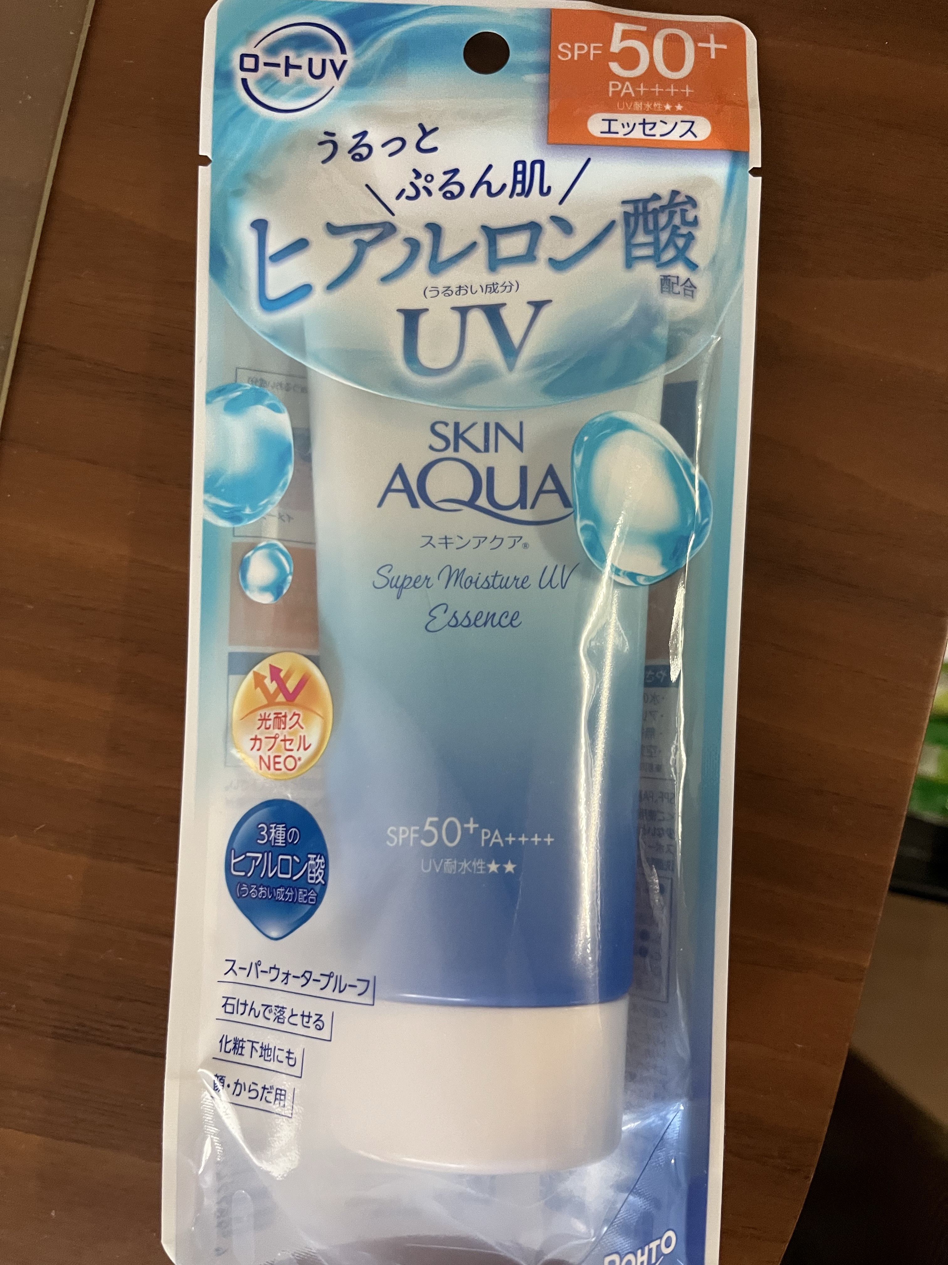 スーパーモイスチャーUVエッセンス/スキンアクア/日焼け止めローションを使ったクチコミ（1枚目）