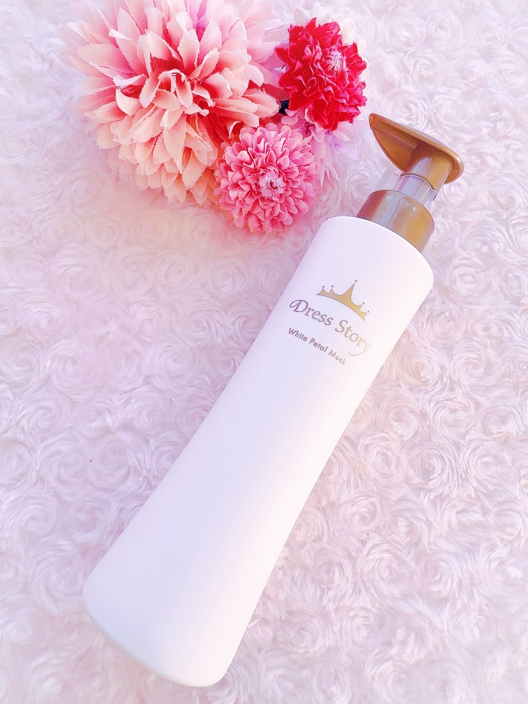 Dress Story ふわもち白玉クリームのクチコミ「
「ふわもち」という名前の通り、べたつかないのにしっかり保湿されるテクスチャーで、肌にのせると.....」（1枚目）