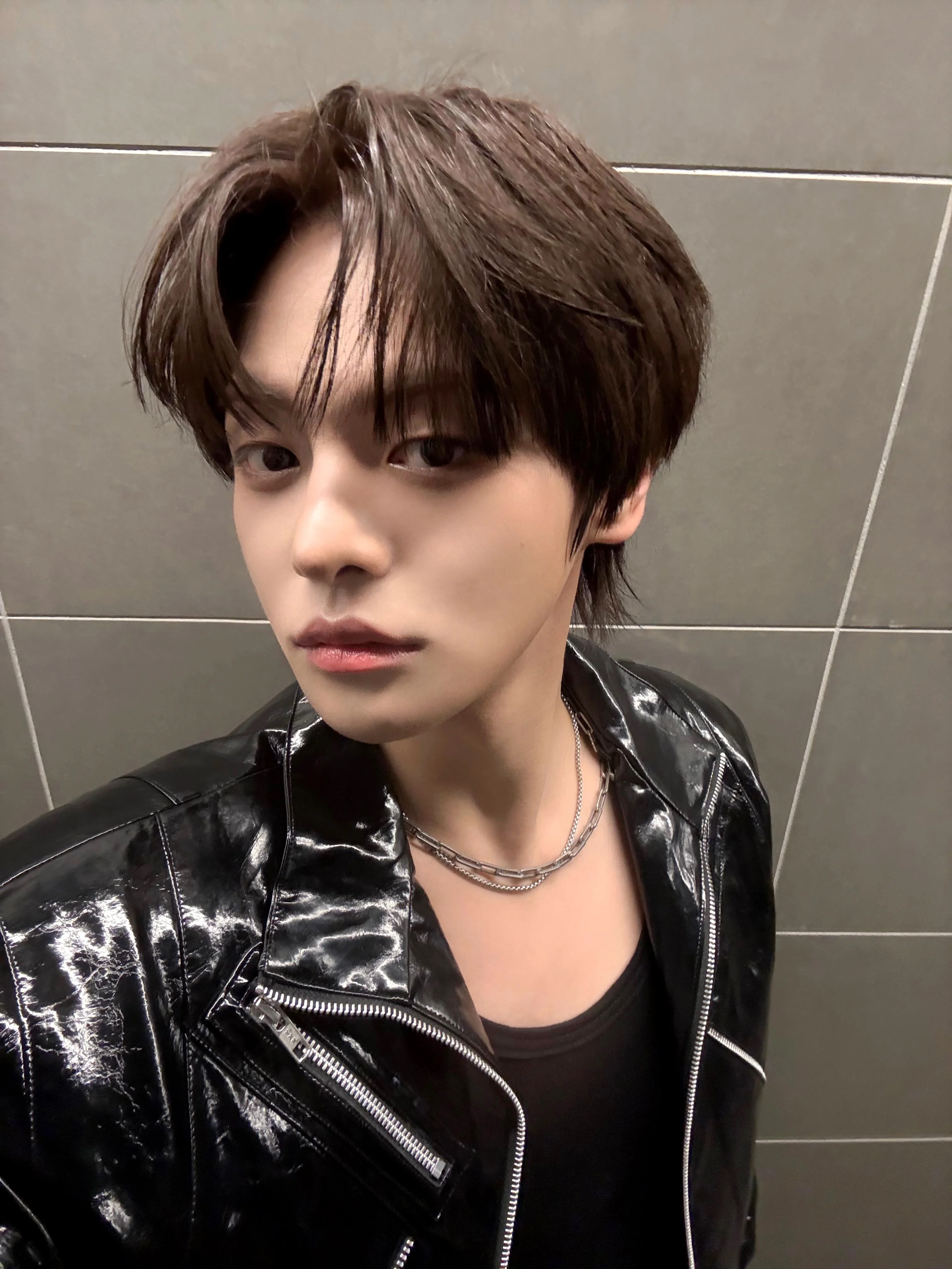 ALLYZ 오랜만이에요 🙃  
한국에 돌아오니까 엄청 춥네요 ㅠㅠ 다들 감기 조심하셔요 😢  
우리 ALLYZ 덕분에 MAMA 무대도 서 보고 정말 꿈같은 일들이 많이 생기고 있는 것 같아요 ㅠ 다시 
한번 감사