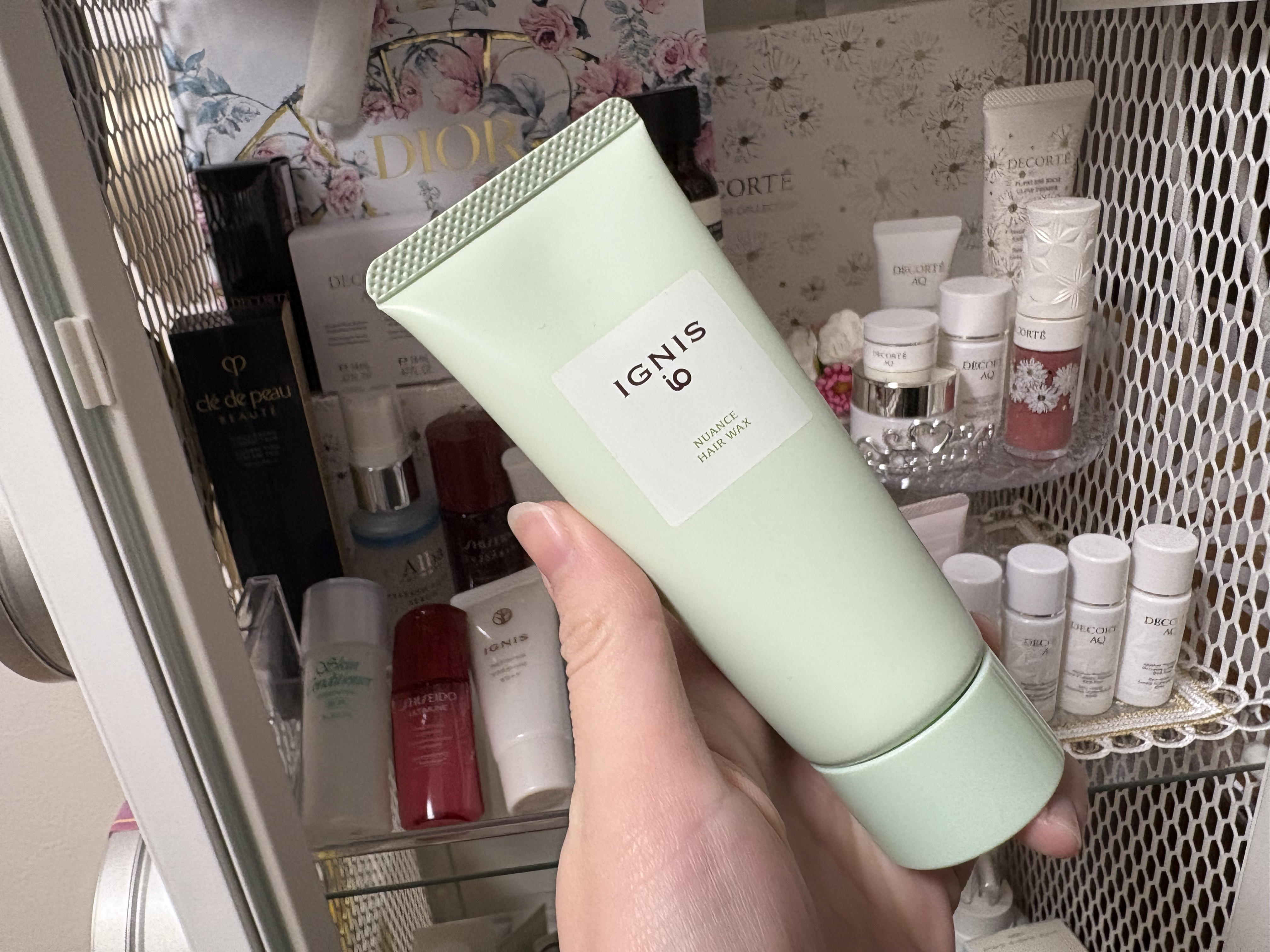 IGNIS io
【ニュアンスヘアワックス】

動きのある軽やかなニュアンスヘアを長持ちさせます。クリームタイプのヘアワックスなので量の調整が楽です🙆‍♀️
がっちりしすぎず、動きが出てくれるので気に入っています！
髪に潤いを与え、ダメー