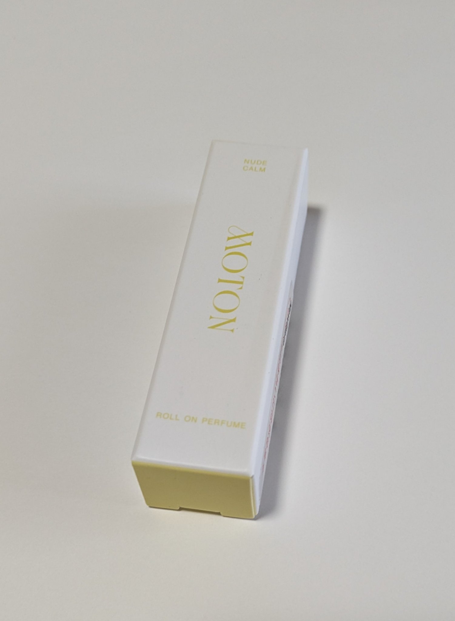 MOTON ロールオンパフューム NUDE CALMのクチコミ「　ずっと欲しかったMOTONの香水。NUDE CALMは上品で落ち着いた花の香りがします。本当.....」（2枚目）