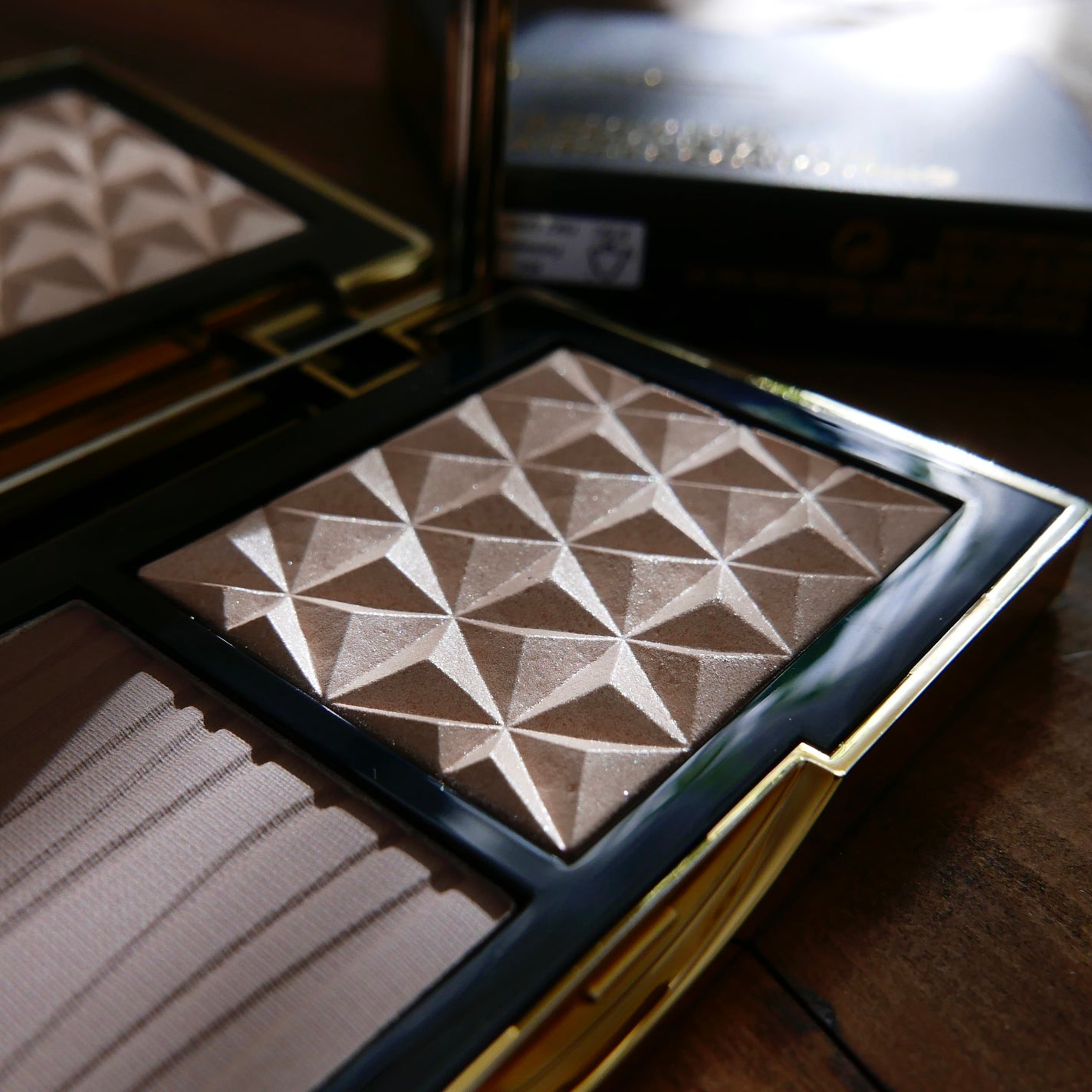 スカルプト&グロウ デュオ ハイライト&コントアーパレット/M・A・C/プレストパウダーを使ったクチコミ(3枚目)